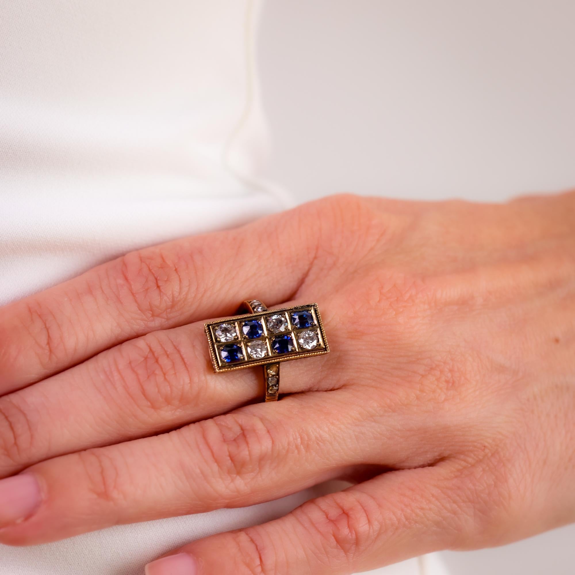 Cushion Cut Antique 1.80 carat total weight gemstone 18k yellow gold checkerboard ring For Sale