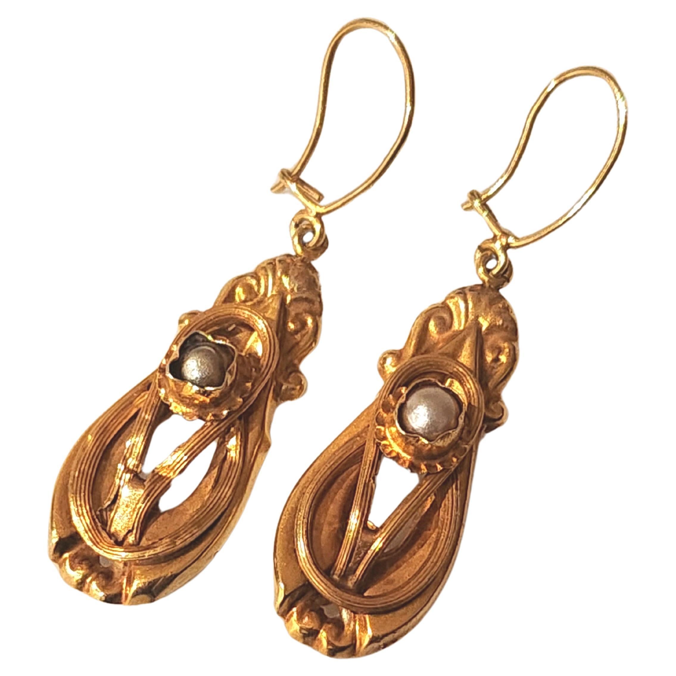 Antique 1800s Biedermeier Gold Earrings In Good Condition For Sale In Cairo, EG