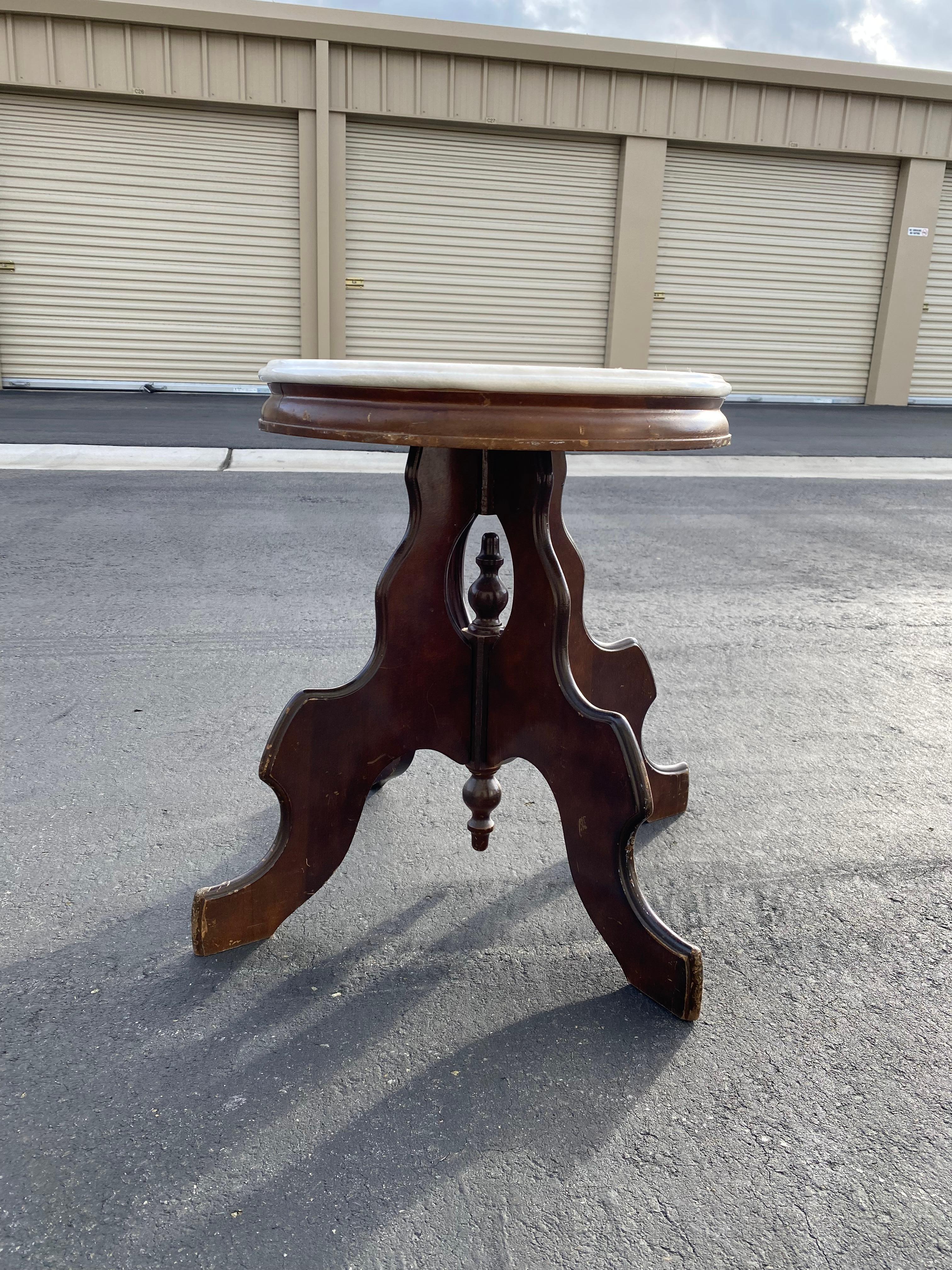 Antique 1800s Eastlake Victorian Walnut Oval Marble Top Parlor Center Side Table In Fair Condition For Sale In Spring Valley, CA