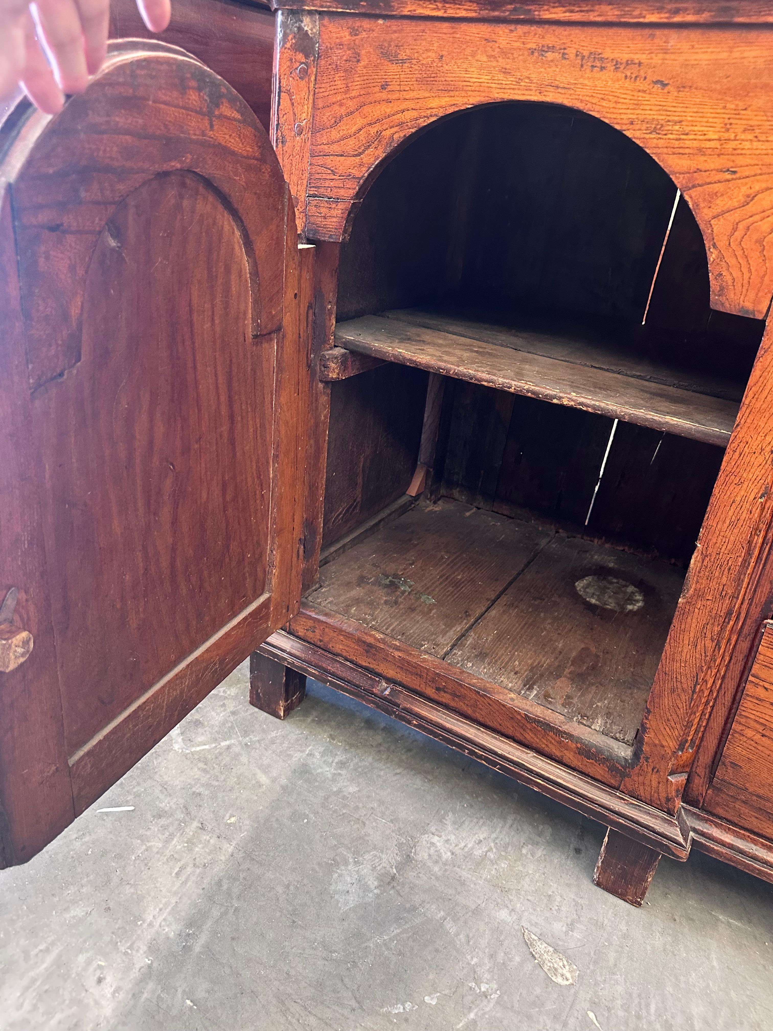 Antico comò inglese del 1800 in Oak con cassetti e ante in vendita 5