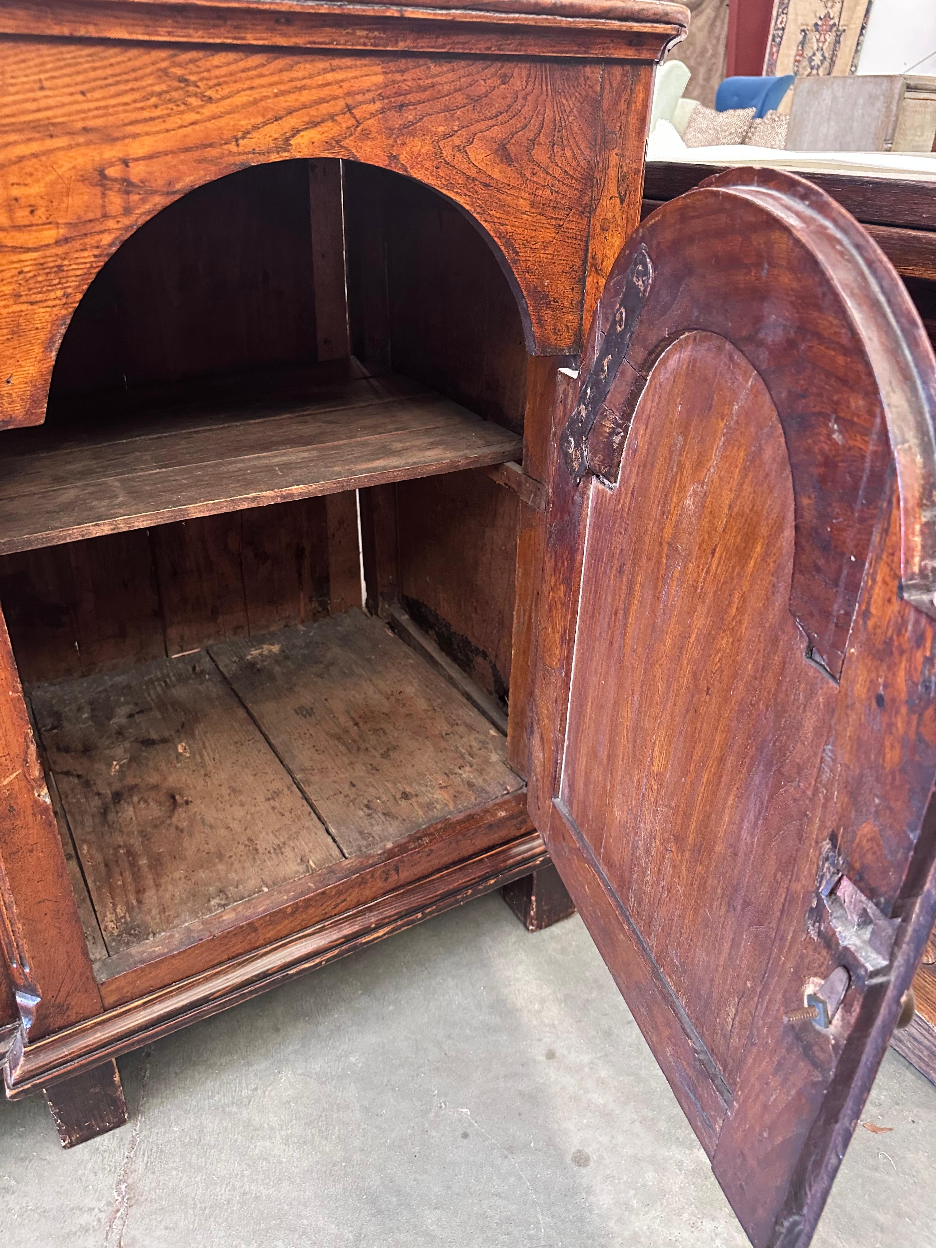 Antico comò inglese del 1800 in Oak con cassetti e ante in vendita 6