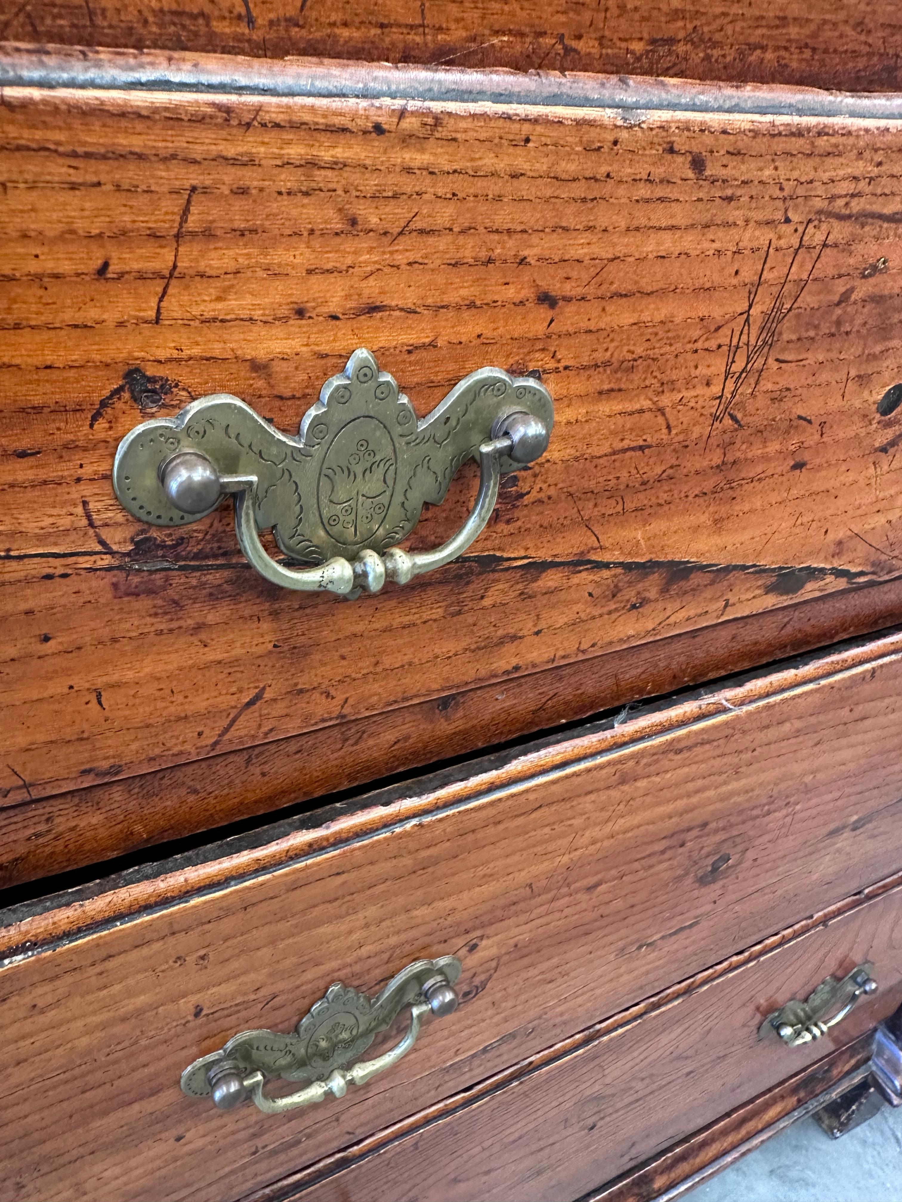 Antico comò inglese del 1800 in Oak con cassetti e ante In condizioni discrete in vendita a Baton Rouge, LA
