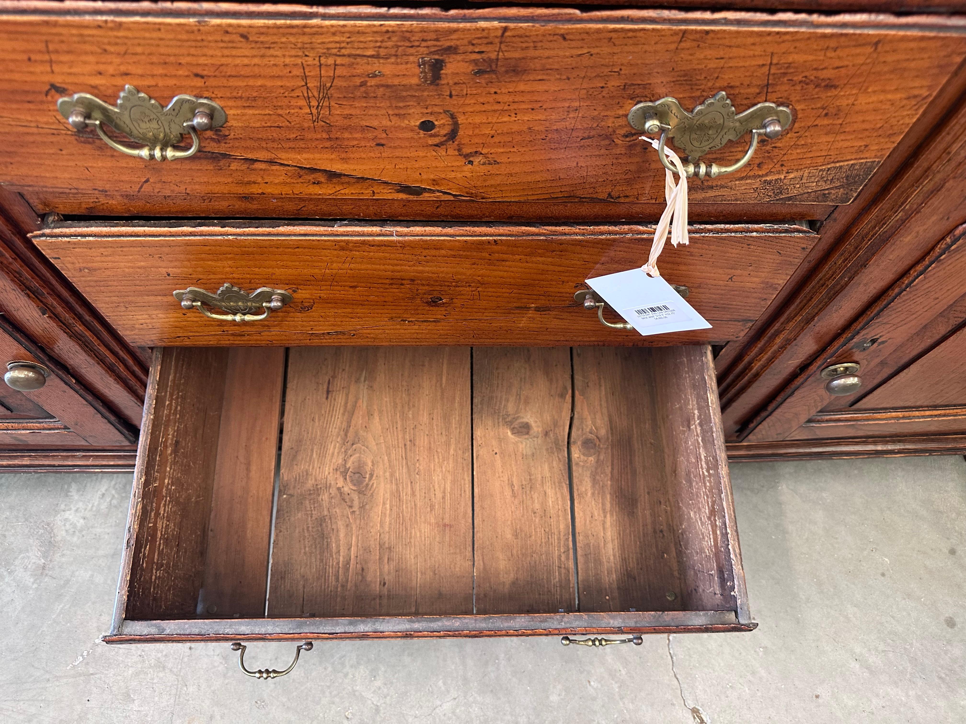 XIX secolo Antico comò inglese del 1800 in Oak con cassetti e ante in vendita