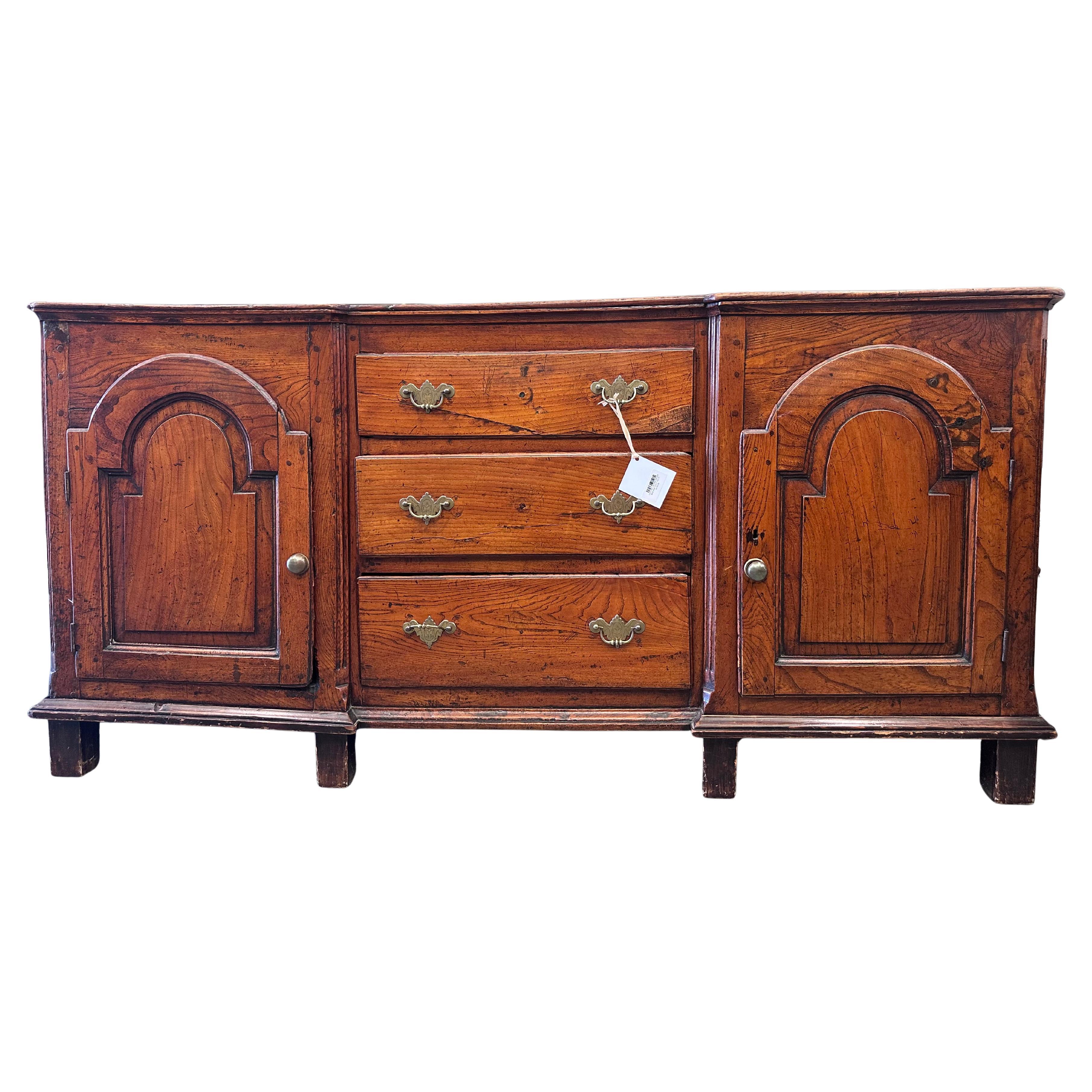 Antico comò inglese del 1800 in Oak con cassetti e ante in vendita