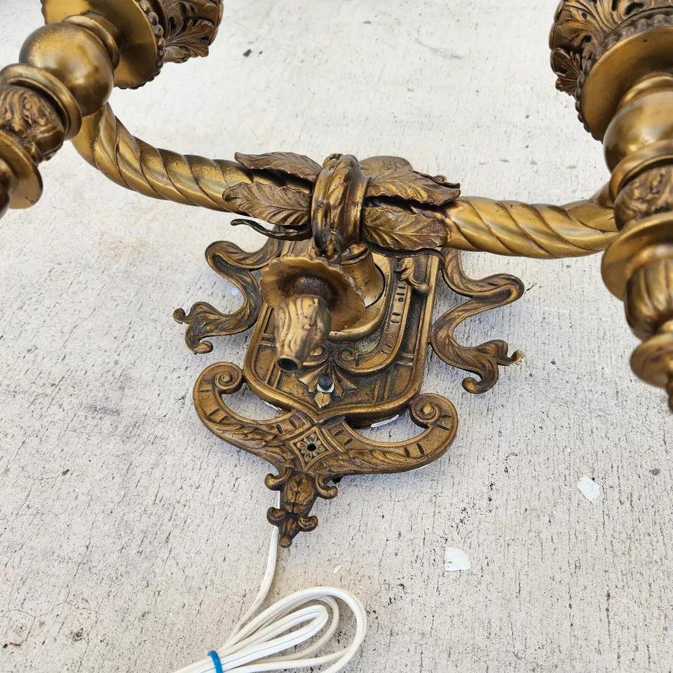 Lámpara francesa antigua del siglo XIX de latón macizo con pantalla en venta 5