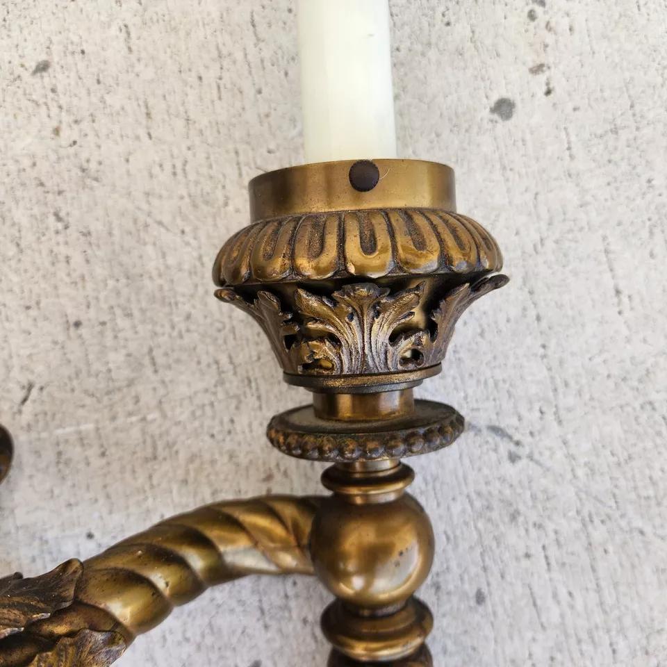 Lámpara francesa antigua del siglo XIX de latón macizo con pantalla en venta 7