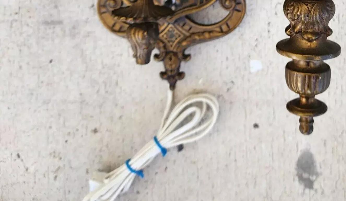 Lámpara francesa antigua del siglo XIX de latón macizo con pantalla en venta 10