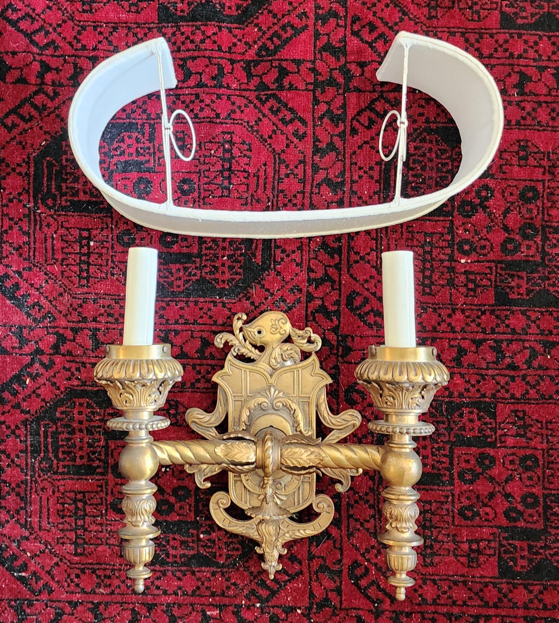 Lámpara francesa antigua del siglo XIX de latón macizo con pantalla en venta 11