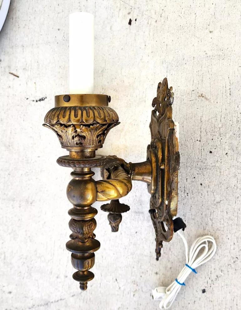 Lámpara francesa antigua del siglo XIX de latón macizo con pantalla en Bueno estado para la venta en Lake Worth, FL