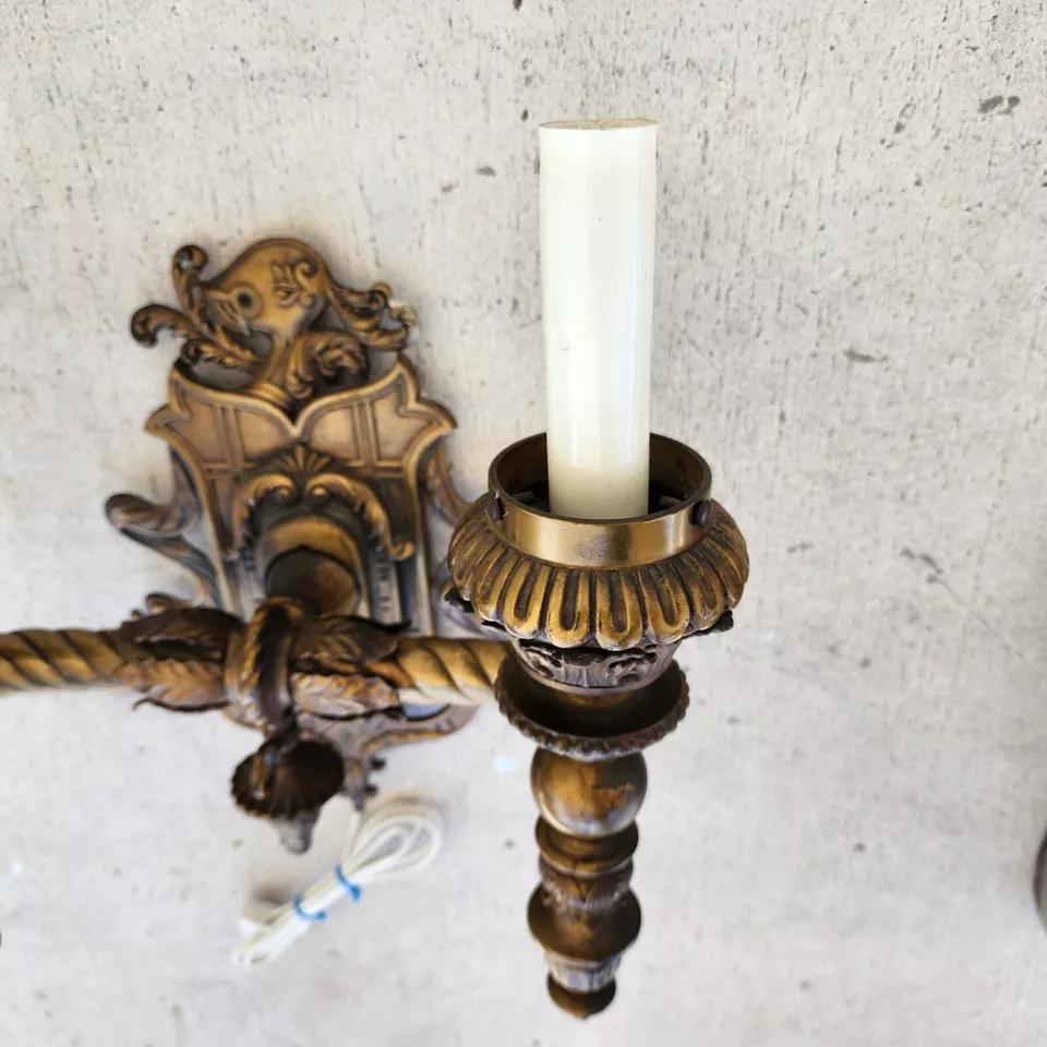 Lámpara francesa antigua del siglo XIX de latón macizo con pantalla en venta 1