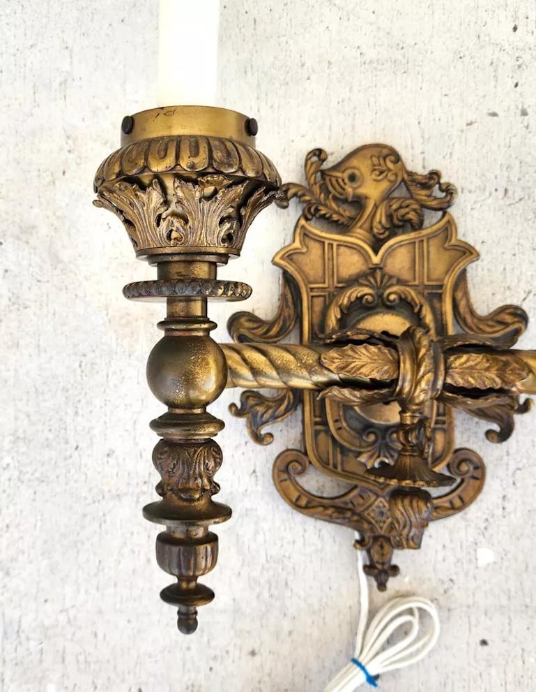 Lámpara francesa antigua del siglo XIX de latón macizo con pantalla en venta 2