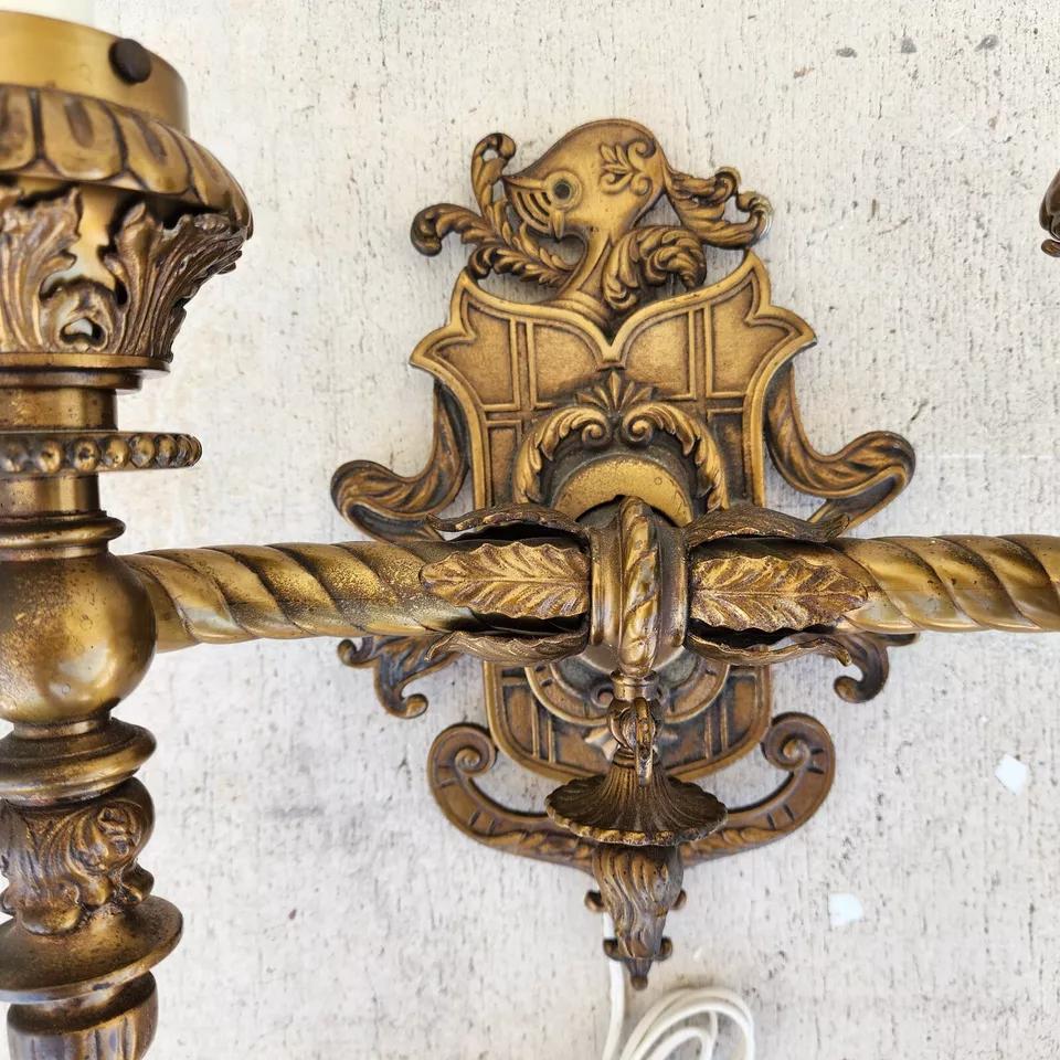 Lámpara francesa antigua del siglo XIX de latón macizo con pantalla en venta 4