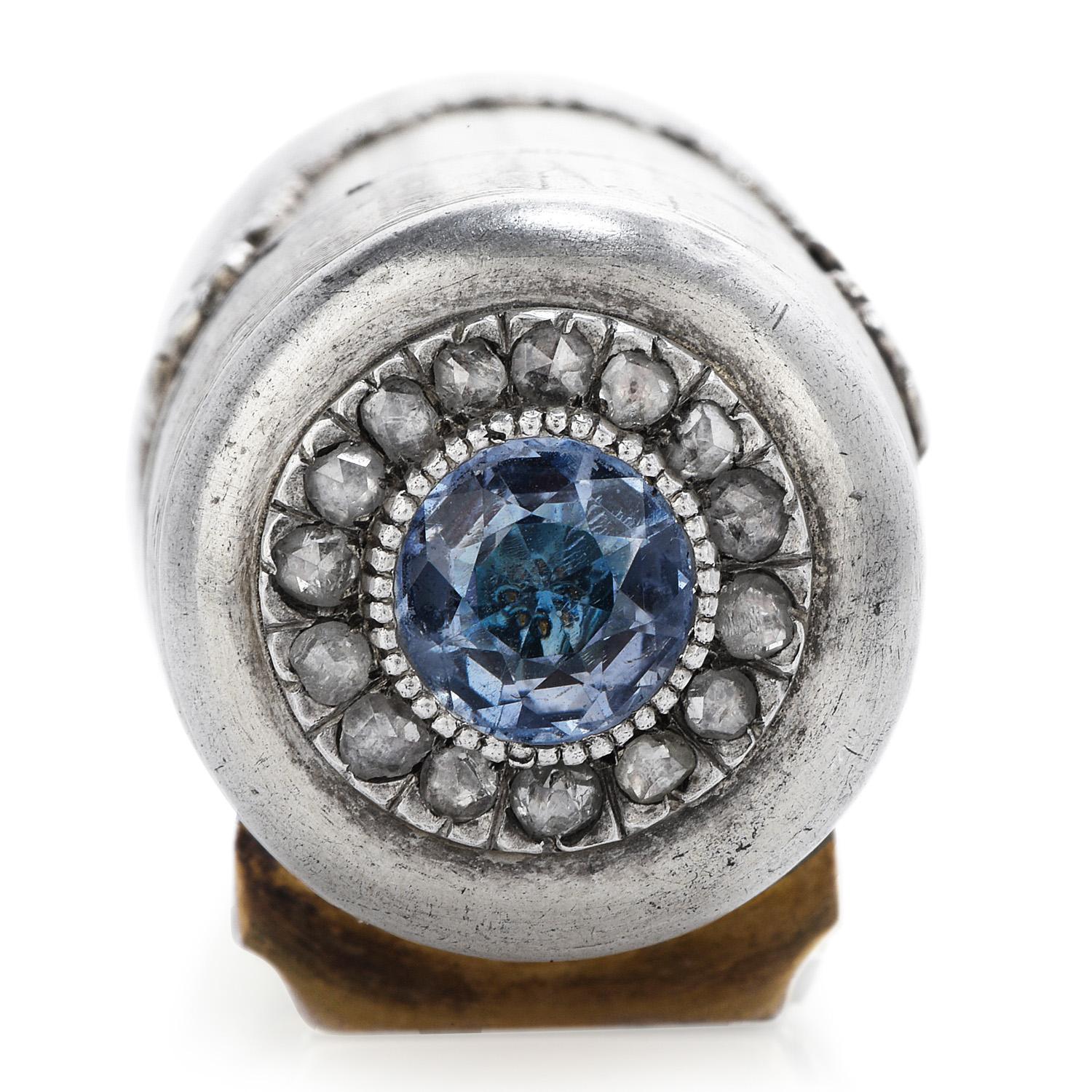 Taille ronde Flacon de parfum de collection en argent fin, datant des années 1800, avec saphir bleu GIA et diamant en vente