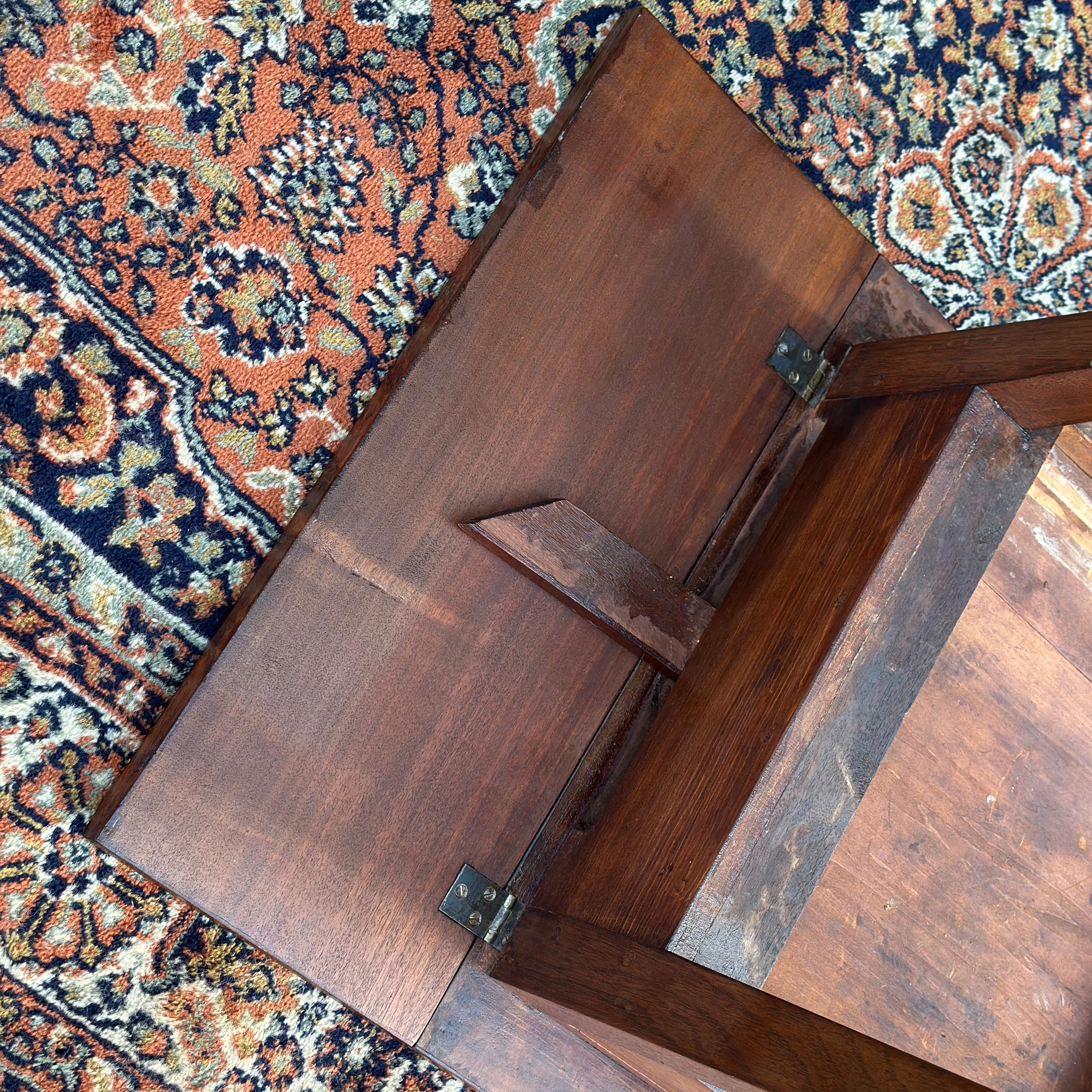 Ancienne table Pembroke en noyer massif avec tiroir et incrustation, style Hepplewhite, 1800 en vente 10