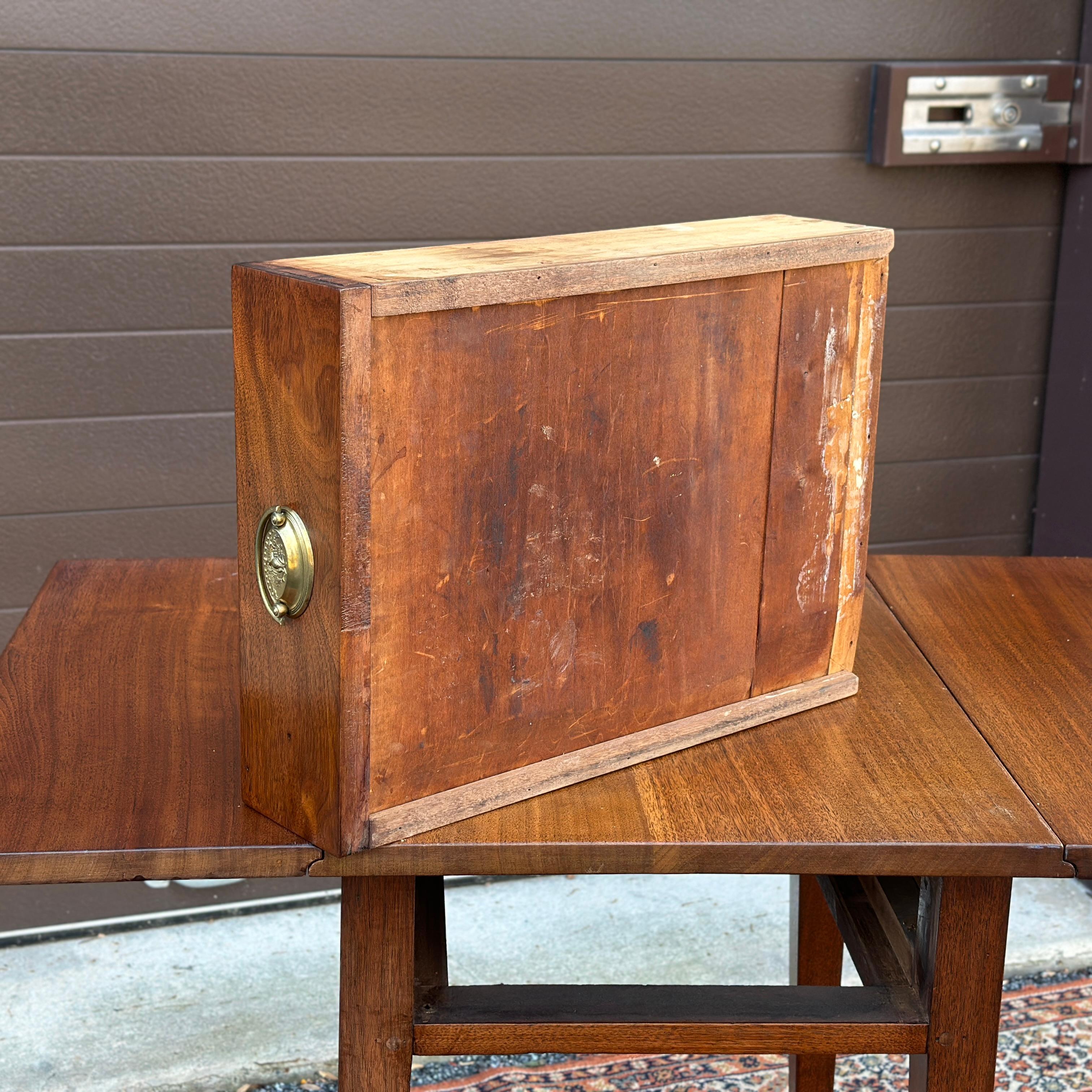 Ancienne table Pembroke en noyer massif avec tiroir et incrustation, style Hepplewhite, 1800 en vente 1