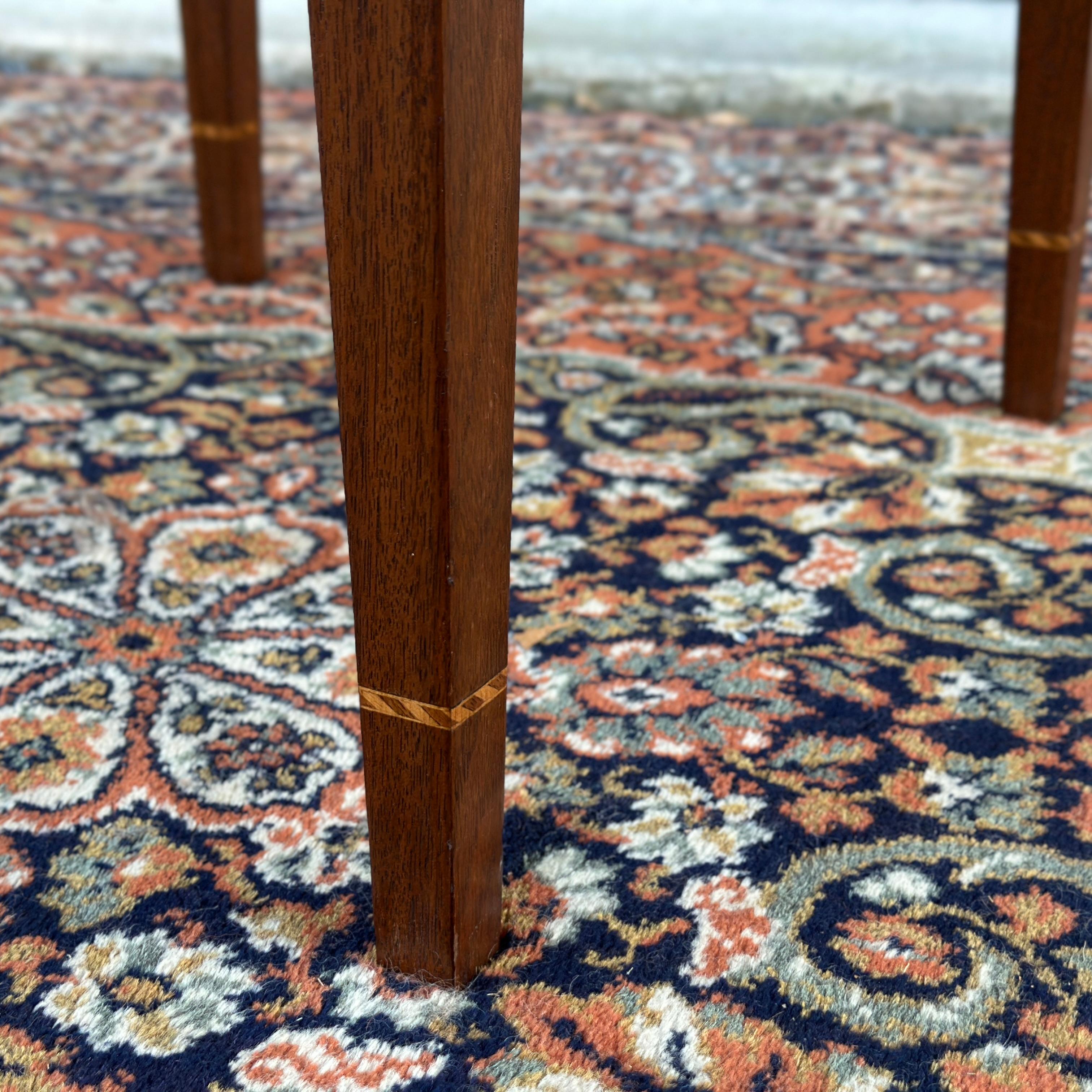 Ancienne table Pembroke en noyer massif avec tiroir et incrustation, style Hepplewhite, 1800 en vente 2