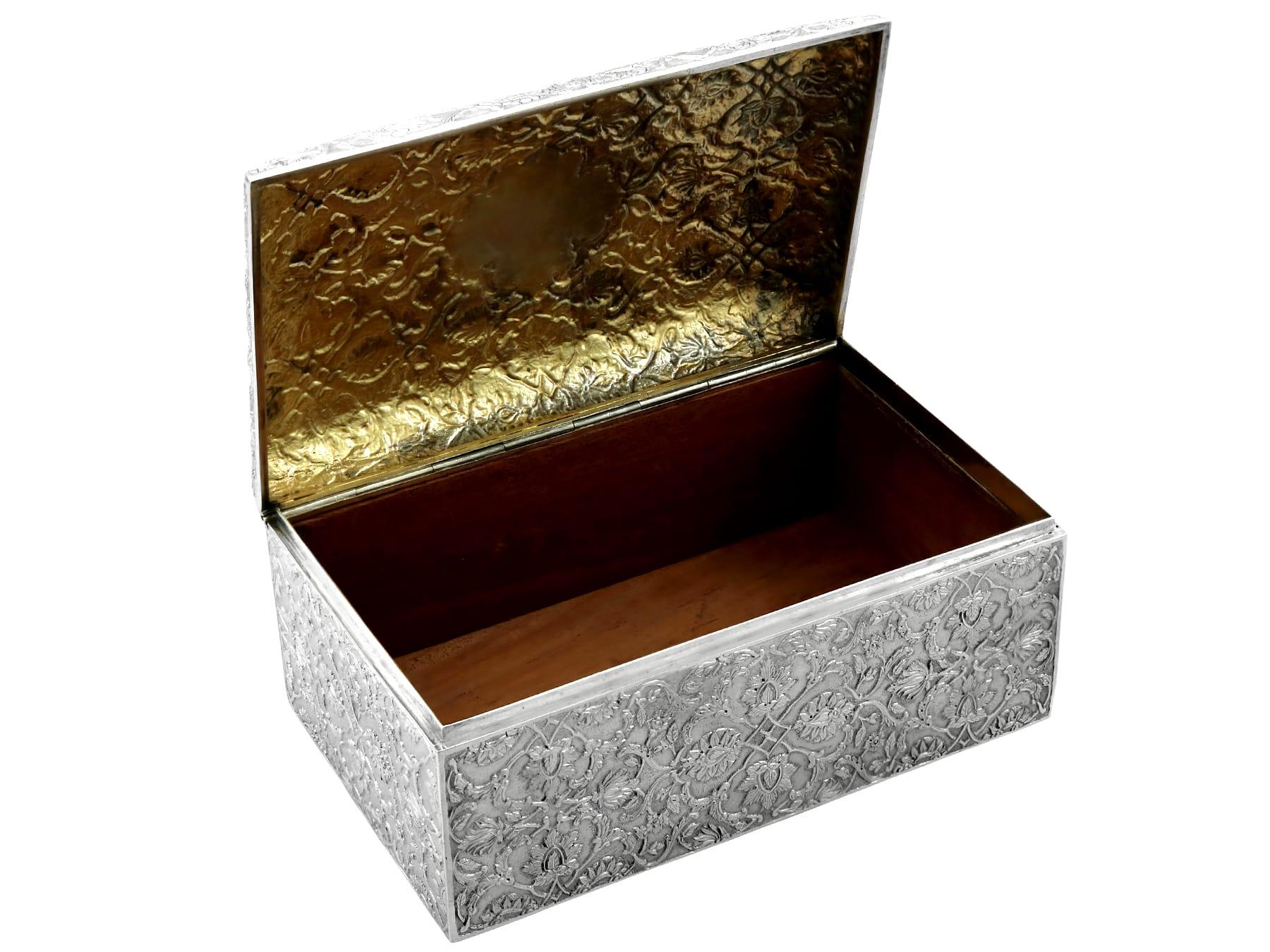 Antike indische Schachtel aus Sterlingsilber im Angebot 3