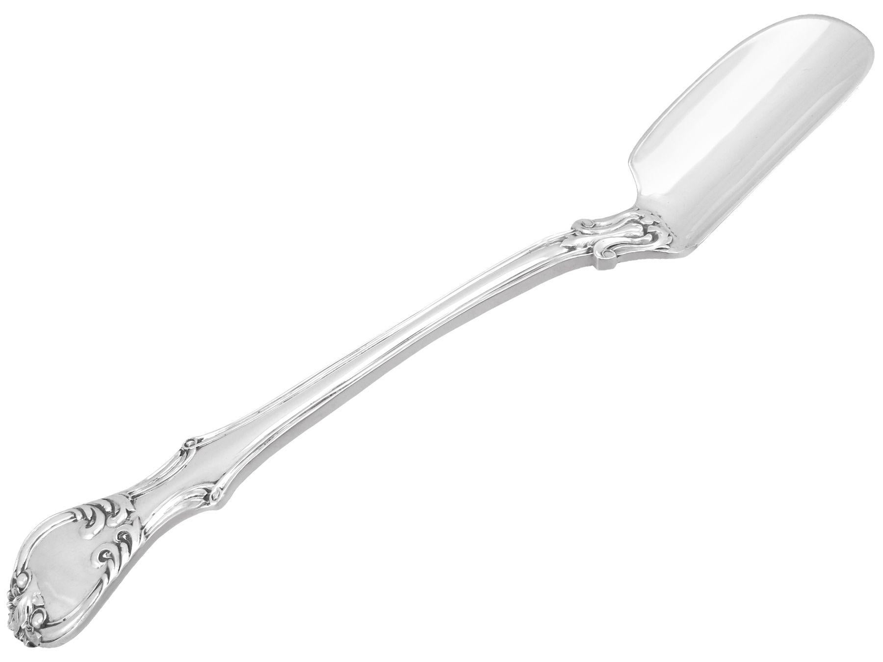 An exceptional, fine and impressive antique Victorian English sterling silver cheese scoop; an addition to our silver cutlery/flatware collection

This exceptional and large antique Victorian sterling silver cheese scoop has been crafted in the