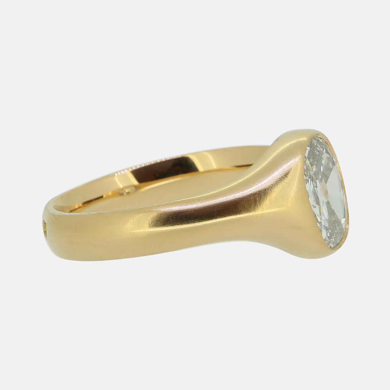 Antiker 1.81 Karat Diamant Solitär-Ring (Ovalschliff) im Angebot