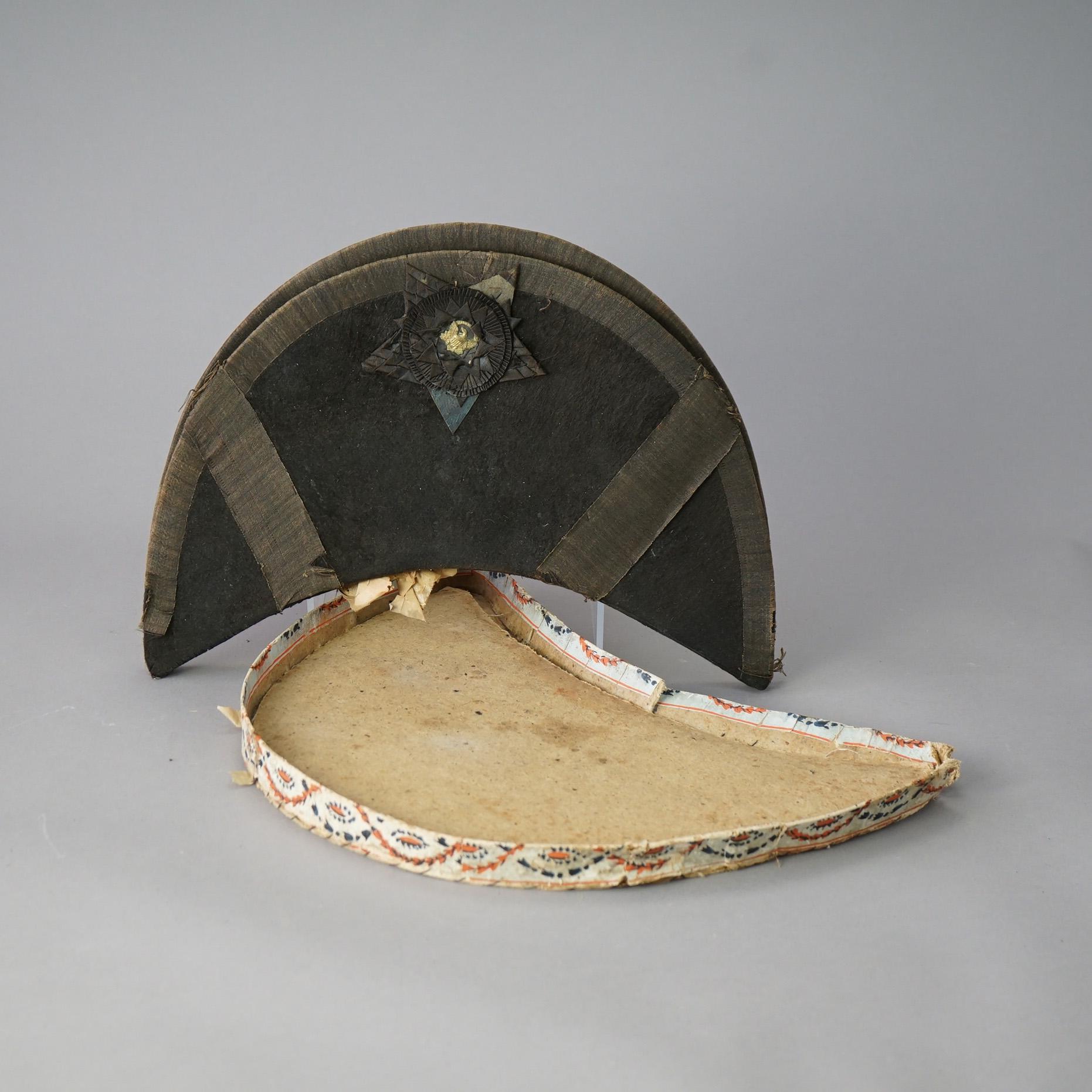 Antique 1812 American Military Chapeau with Cockade & Box In Good Condition In Big Flats, NY