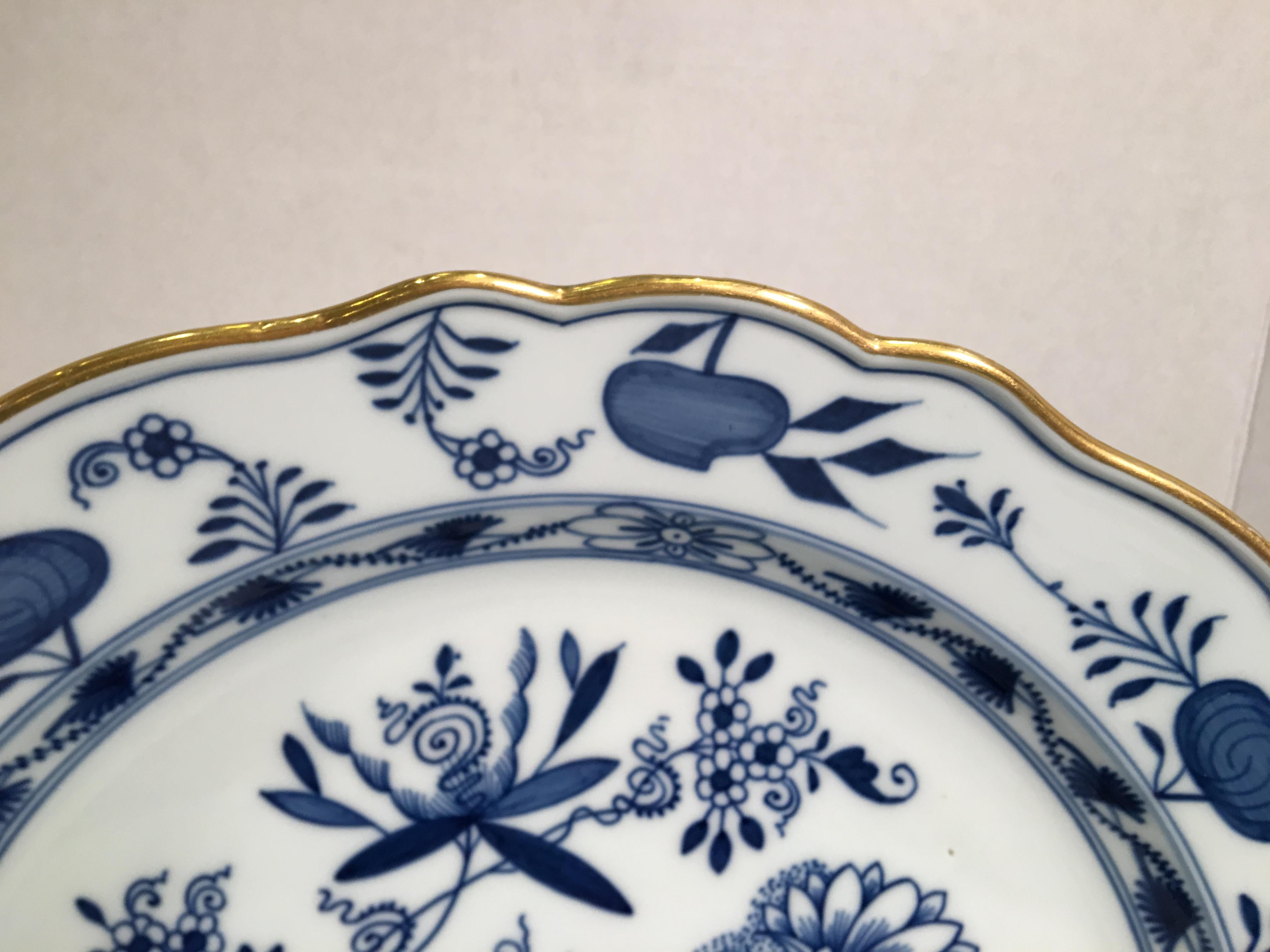 Antique 1815 Meissen Porcelain Blue Onion Pattern Large Round Serving Platter In Excellent Condition In Tustin, CA