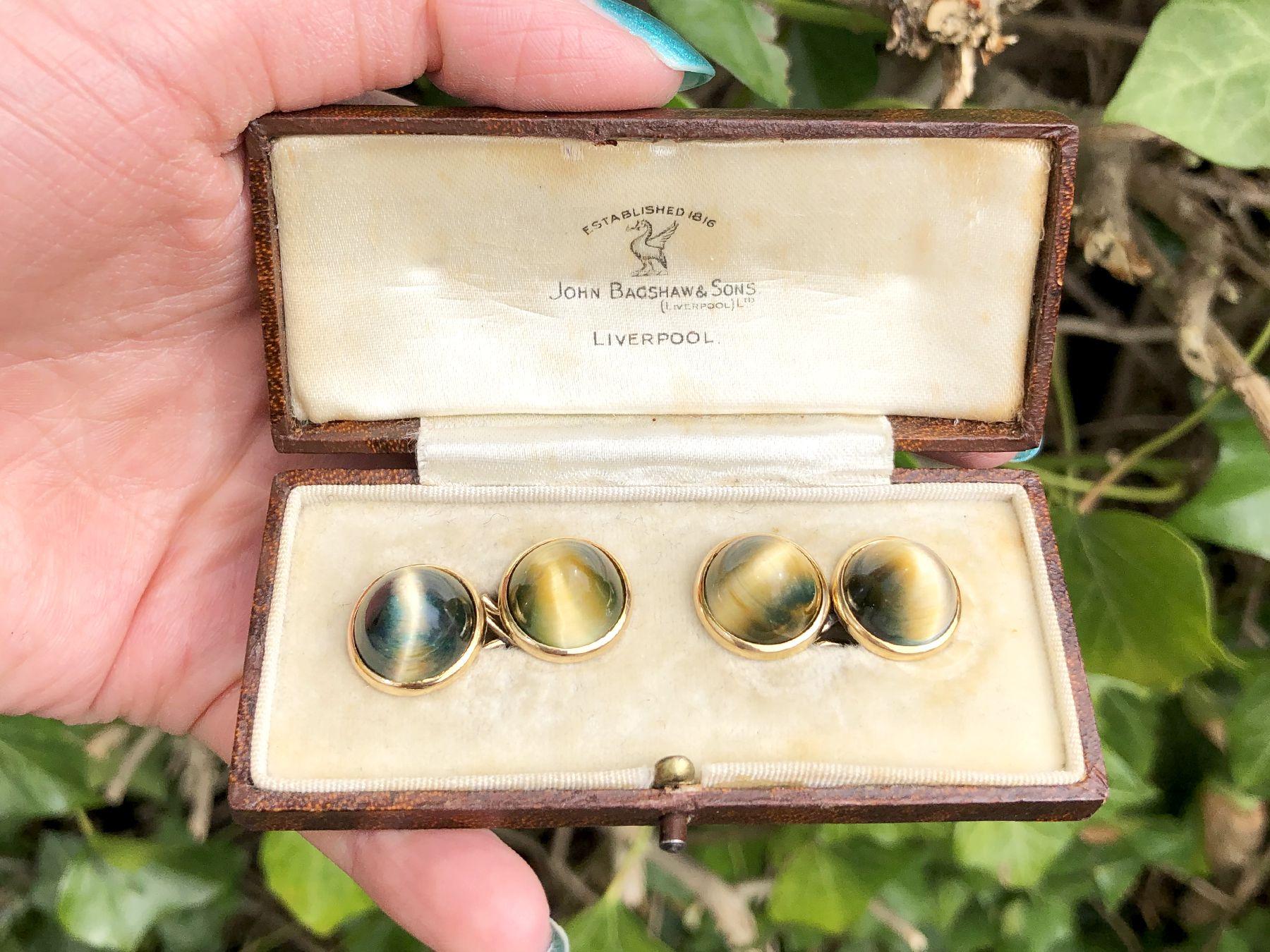 A fine and impressive pair of antique 18.20 carat tigers eye and 18 carat yellow gold cufflinks - boxed; an addition to our mens jewelry and estate jewelry collections

These fine impressive antique cufflinks have been crafted in 18k yellow
