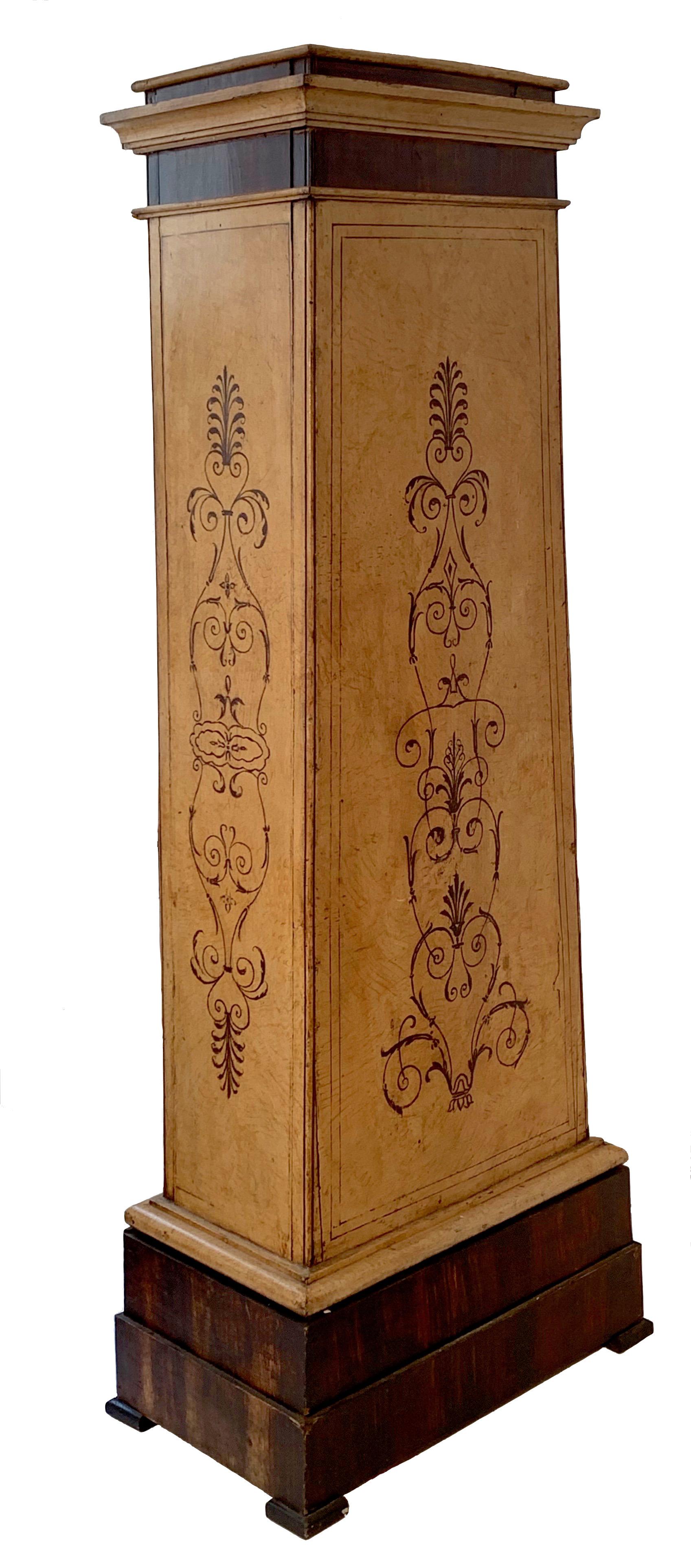 Antike 1820 Italien Säule Säule Sockel gemalt Holz Lagerung Schrank (Empire) im Angebot