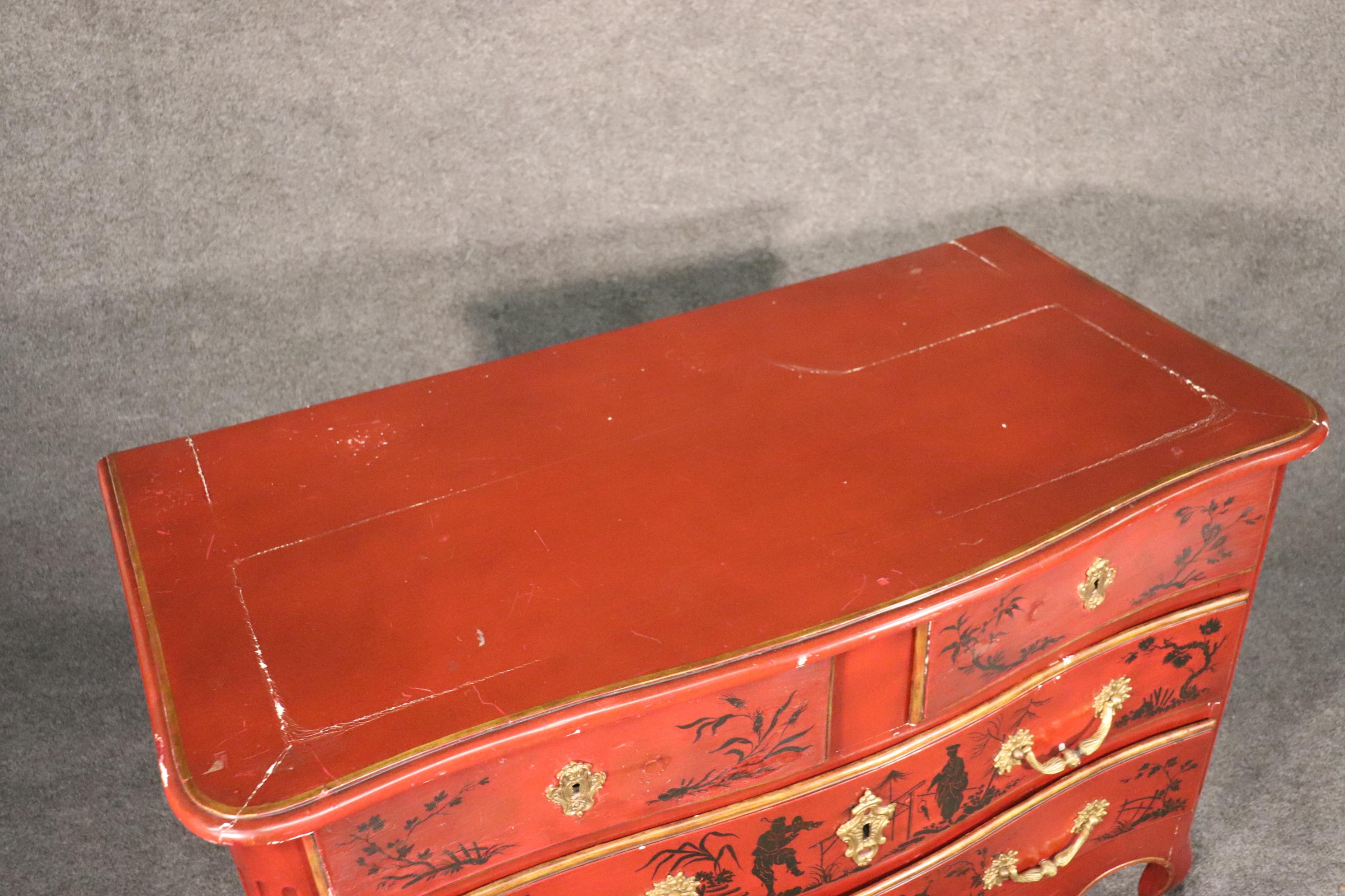 Antique 1820s Era French Louis XV Chinoiserie Paint Decorated Commode Dresser In Good Condition For Sale In Swedesboro, NJ