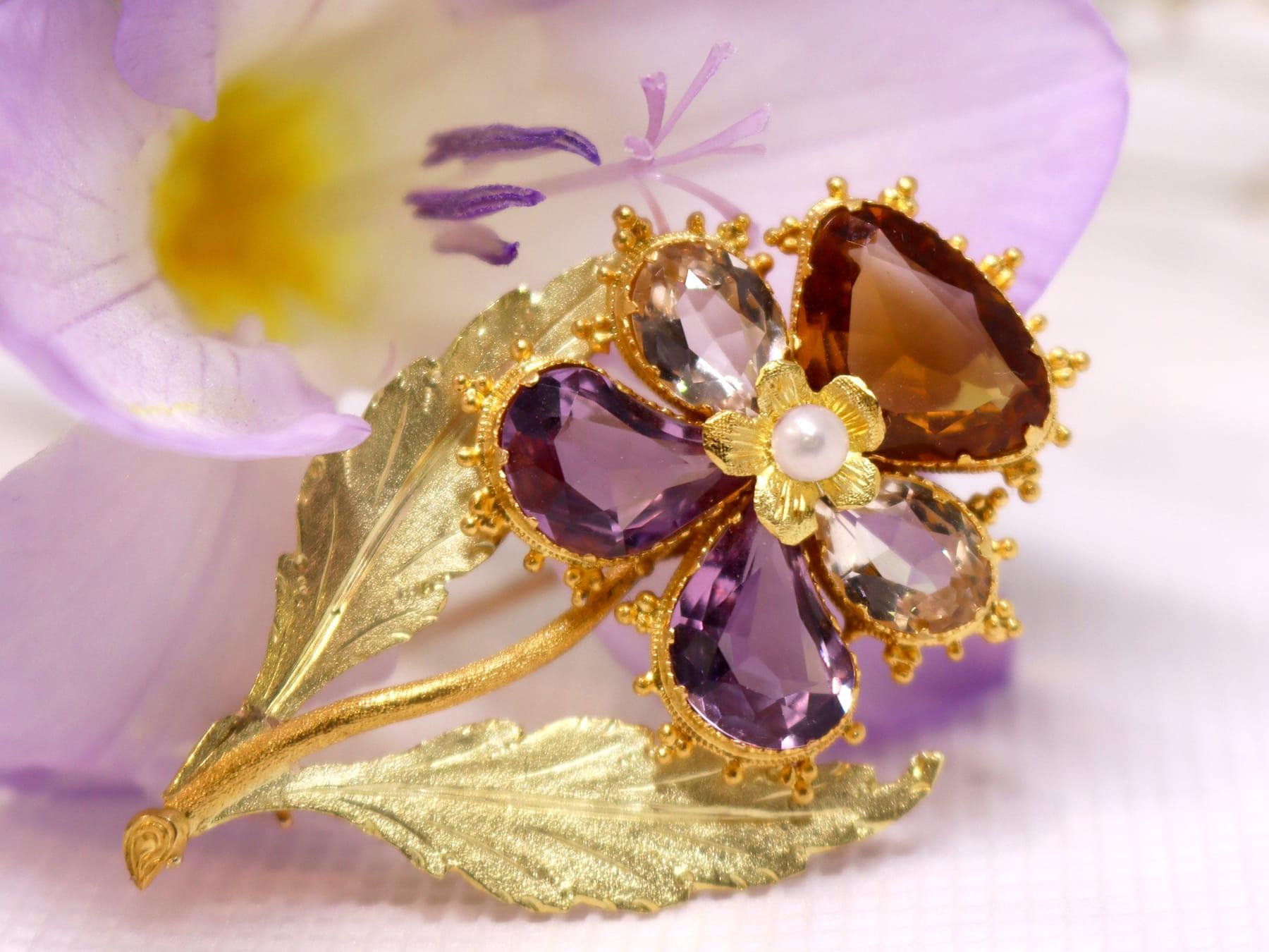 Pear Cut Antique 1820s Gemstone and Pearl Yellow Gold Pansy Brooch For Sale