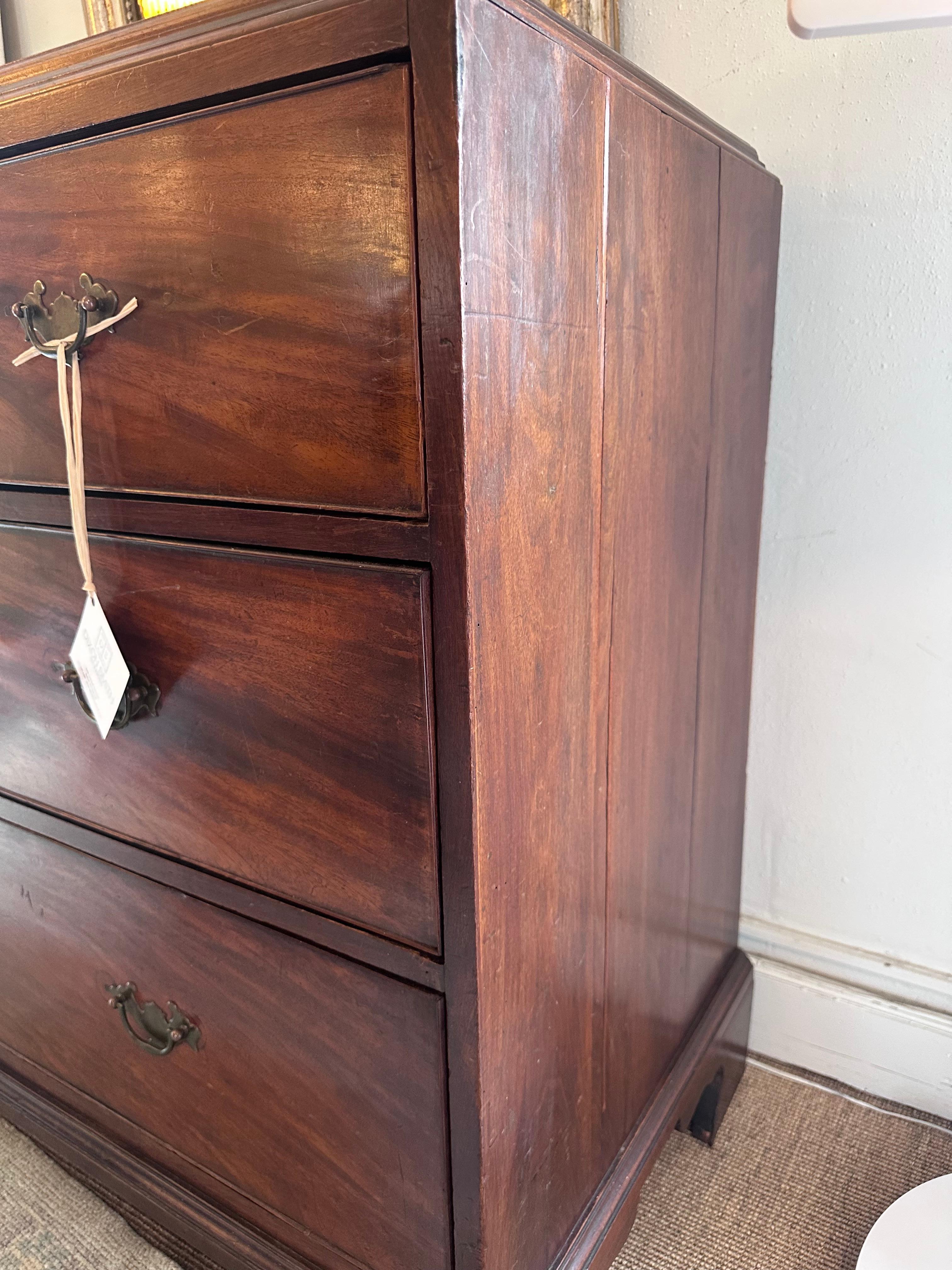 Arcón antiguo de caoba de estilo georgiano de 1820 en Bueno estado para la venta en Baton Rouge, LA