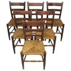 Antico set di sei sedie con schienale a scaletta del 1820 con sedile in giunco decorato a vernice