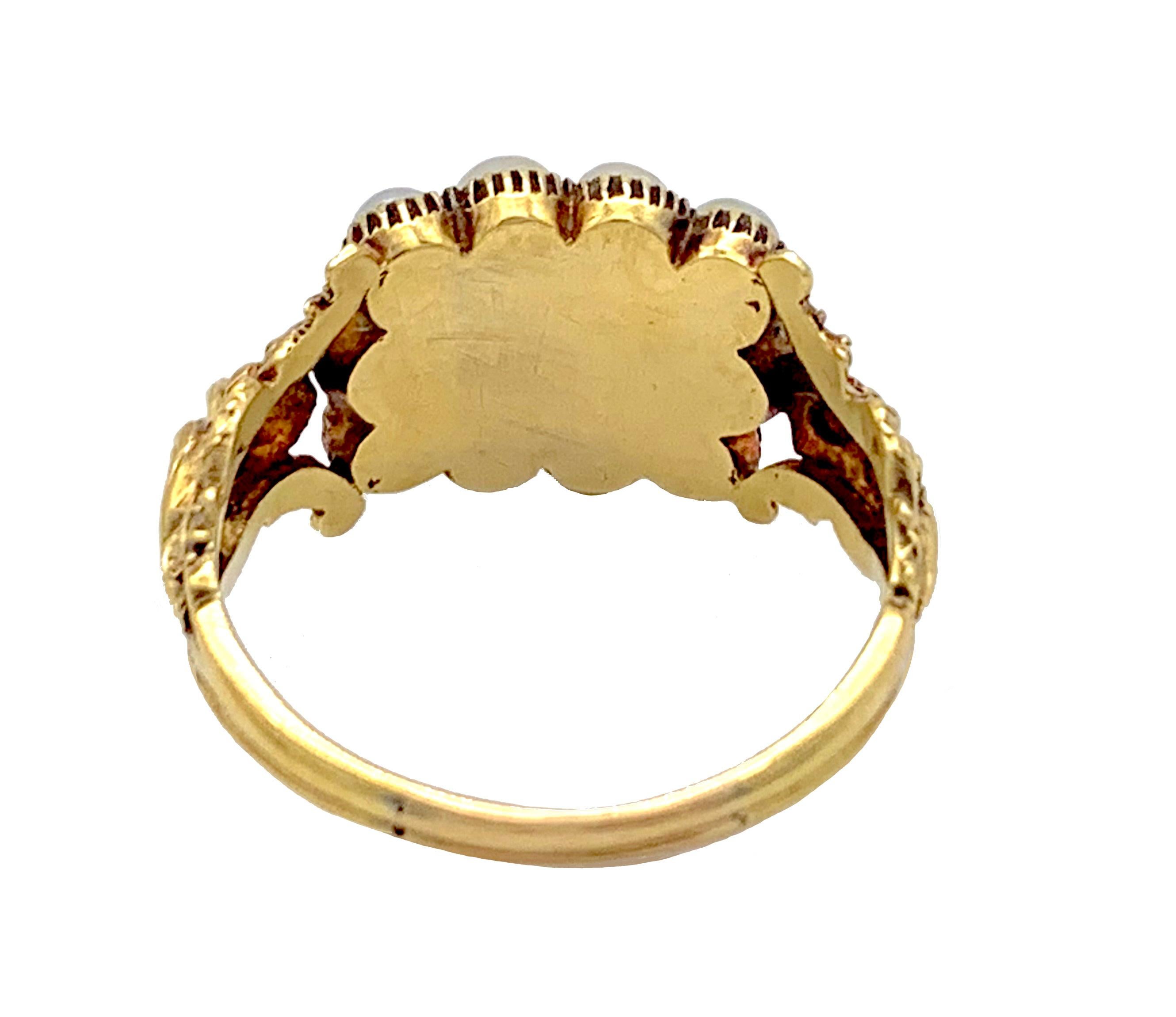 Antiker 1825 15K Gold Ring Smaragd natürliche orientalische Perlen  (Smaragdschliff) im Angebot