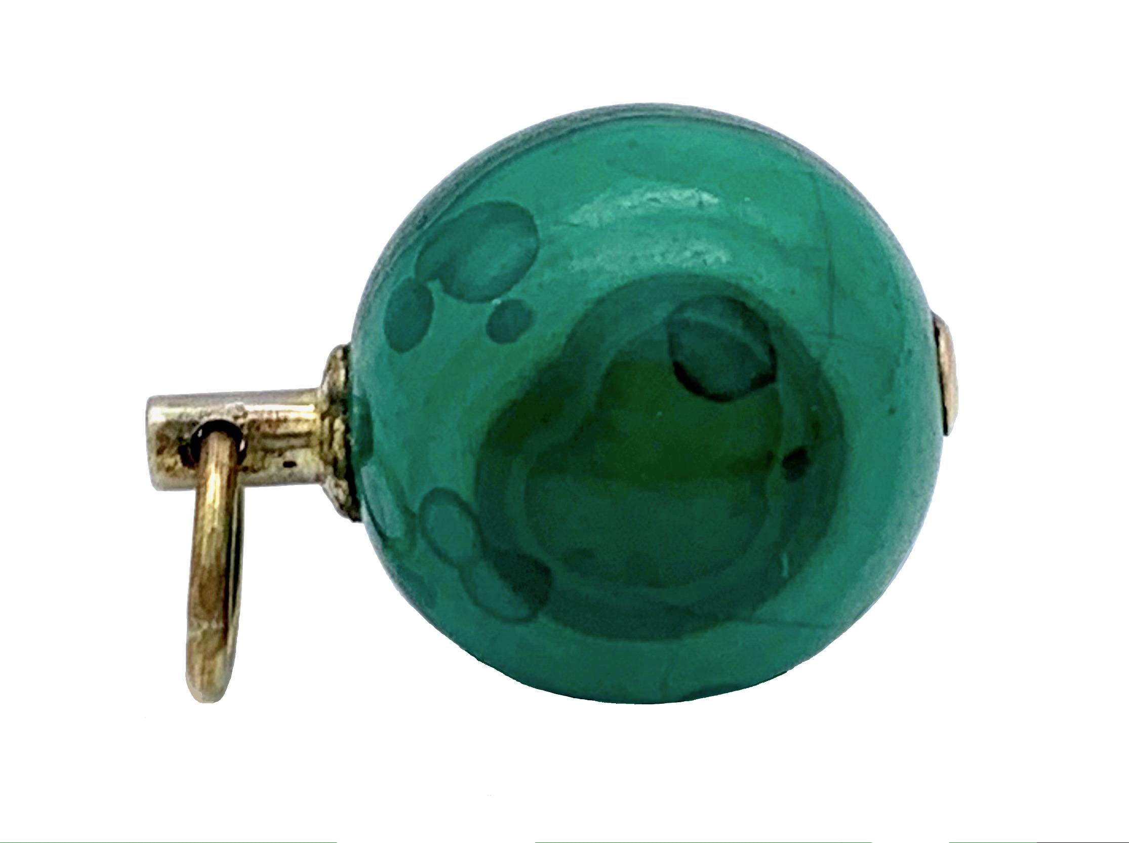 This beautiful watch key in the shape of an intense green malachite ball has been crafted in England in the second quarter of the nineteeth century. It used to be a fashionable accessory on the watchchain of a georgian gentleman.
Today it could also