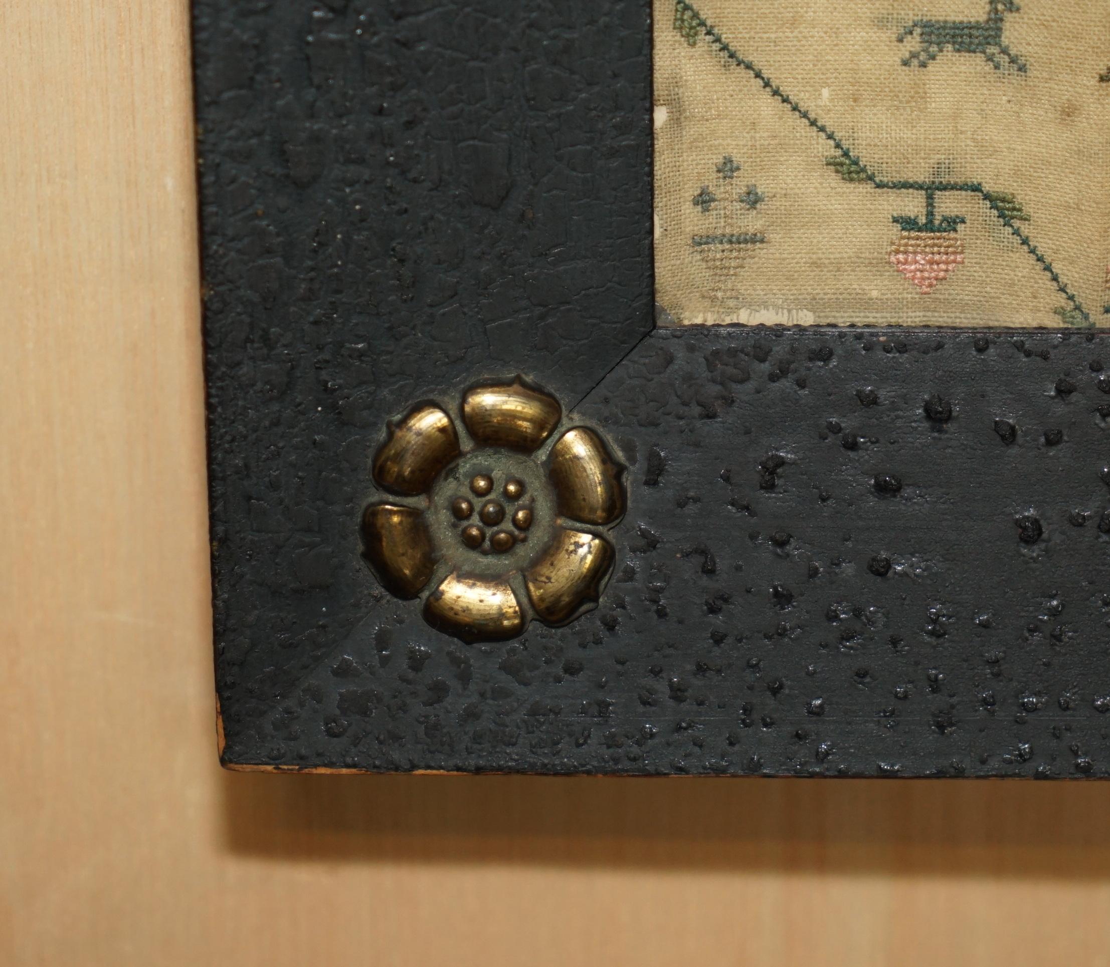 ANTICO 1825 ORIGINAL KING GEORGE IV NEEDLEWORK TAPPLER SAMPLER ELIZA ANN PATT in vendita 3