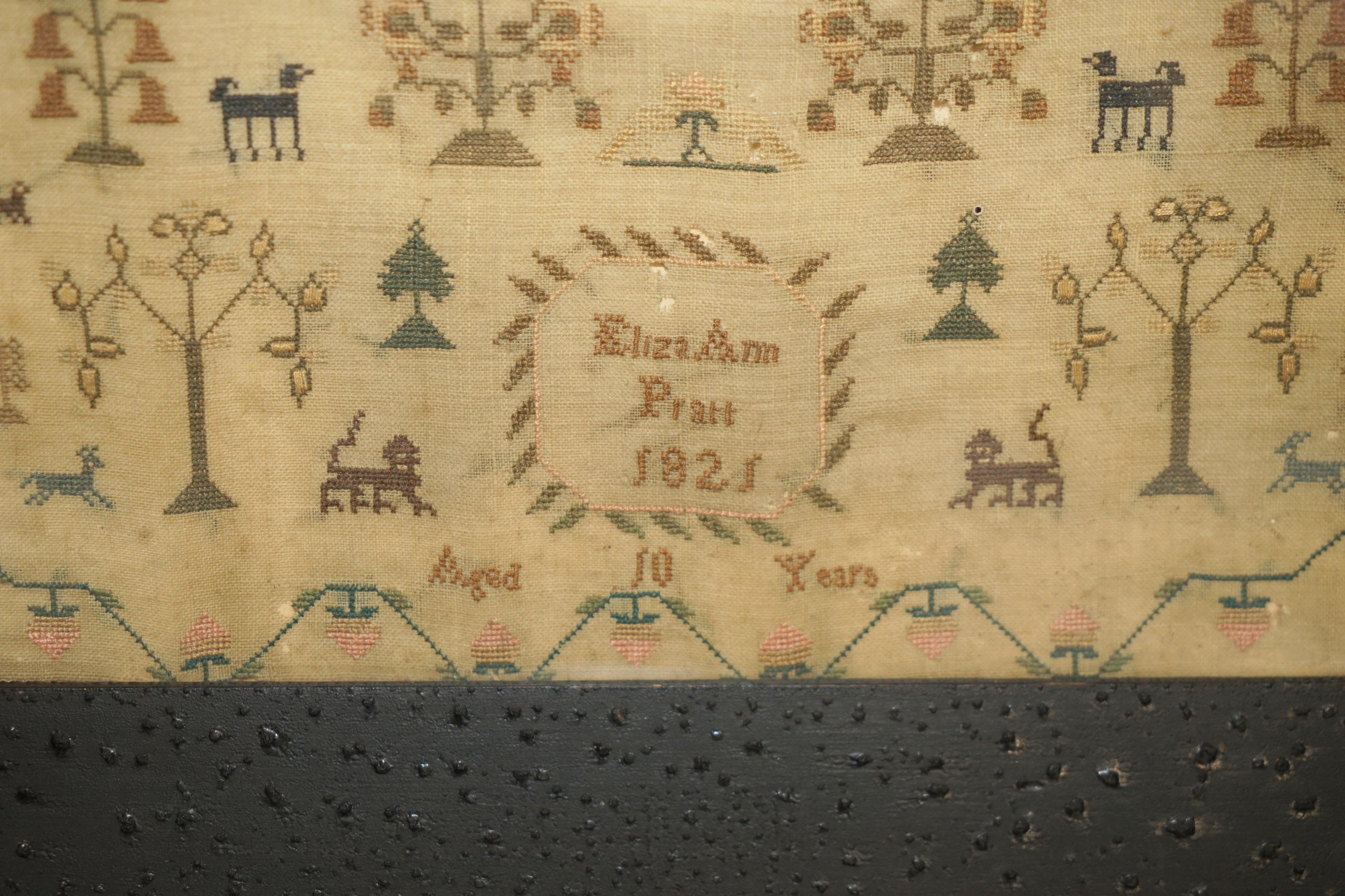 Primo vittoriano ANTICO 1825 ORIGINAL KING GEORGE IV NEEDLEWORK TAPPLER SAMPLER ELIZA ANN PATT in vendita