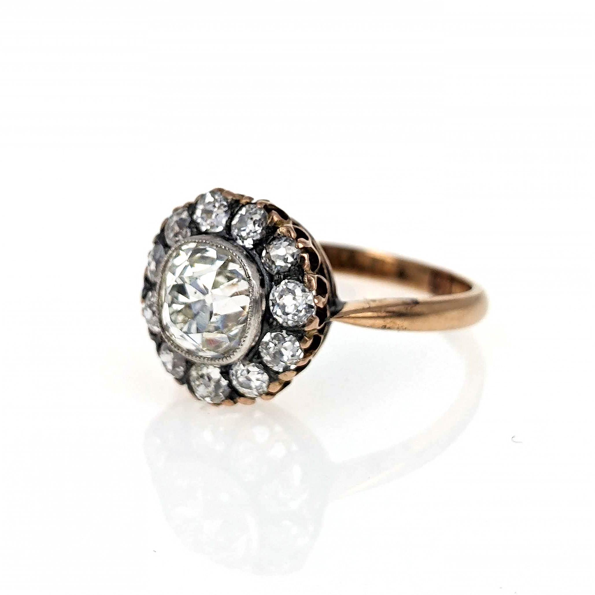 Women's or Men's Antique 1.83 Carat Old Mine Cut Diamond Cluster Gold Engagement Ring For Sale