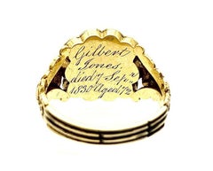 Antiker Trauerring aus Gold mit Emaille und natürlichen halben Perlen und Blumen, Granat, 1830