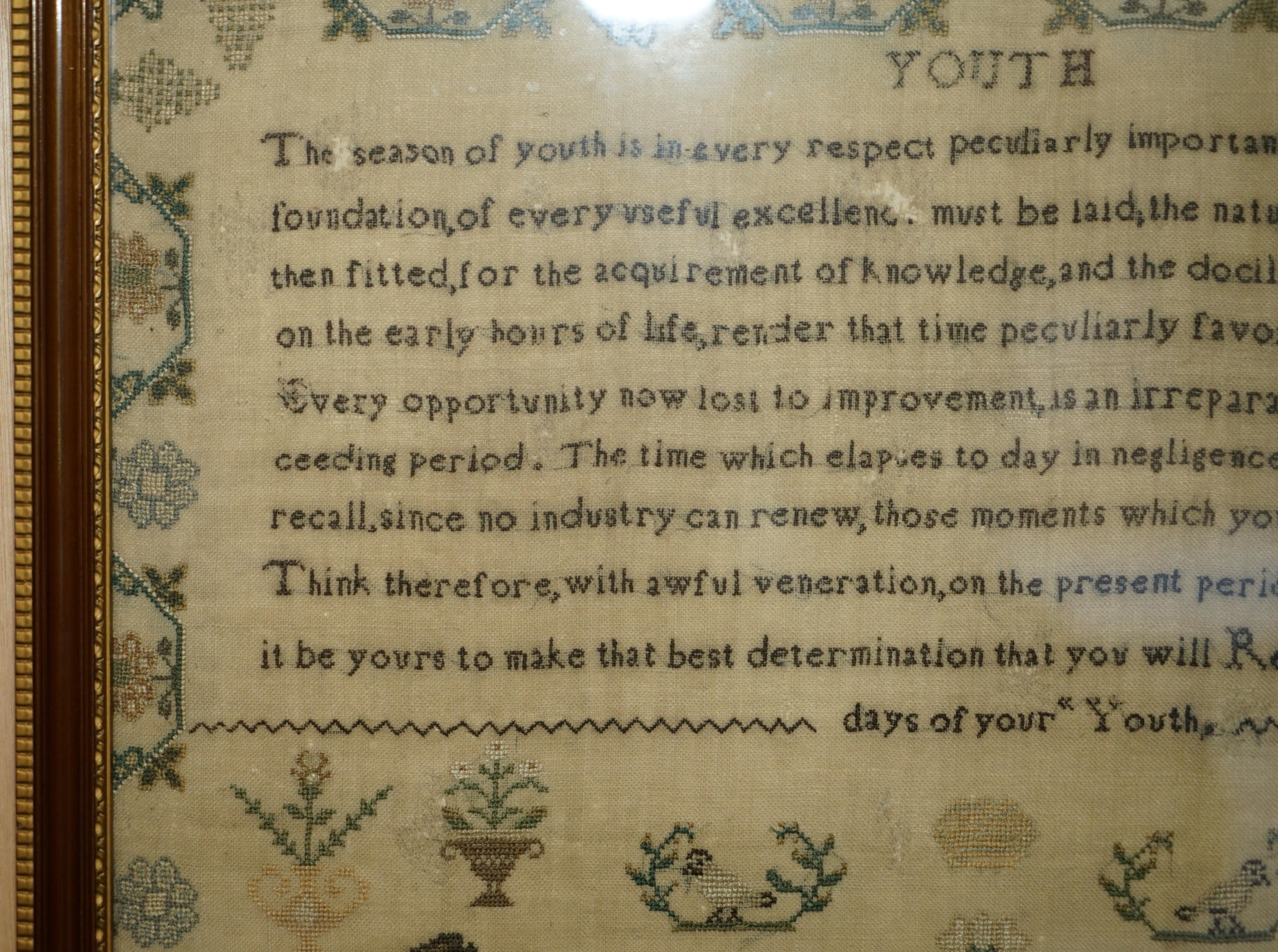 ANTIQUE 1831 ORIGINAL WiLLIAM IV NEEDLEWORK SAMPLER DEPICTING A VERSE ON YOUTH (Baumwolle) im Angebot