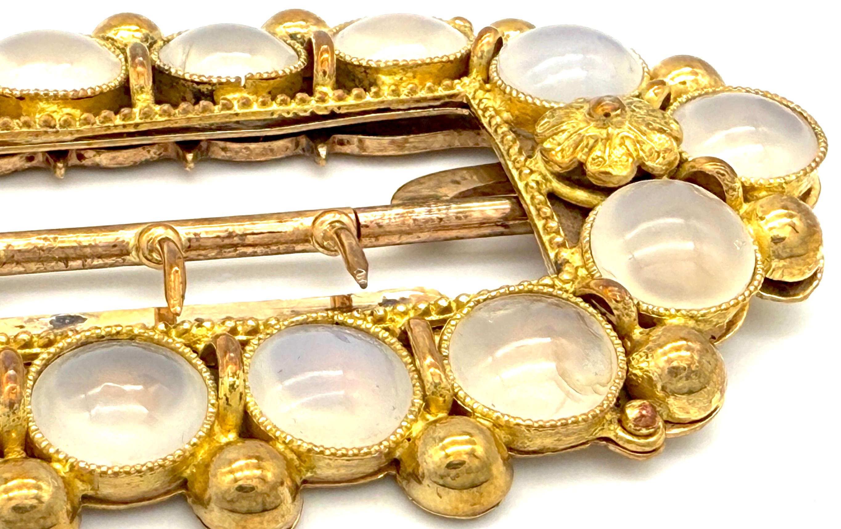 Boucle de ceinture ancienne 1835 Calcédoine Cabochon Métal doré Bon état - En vente à Munich, Bavaria