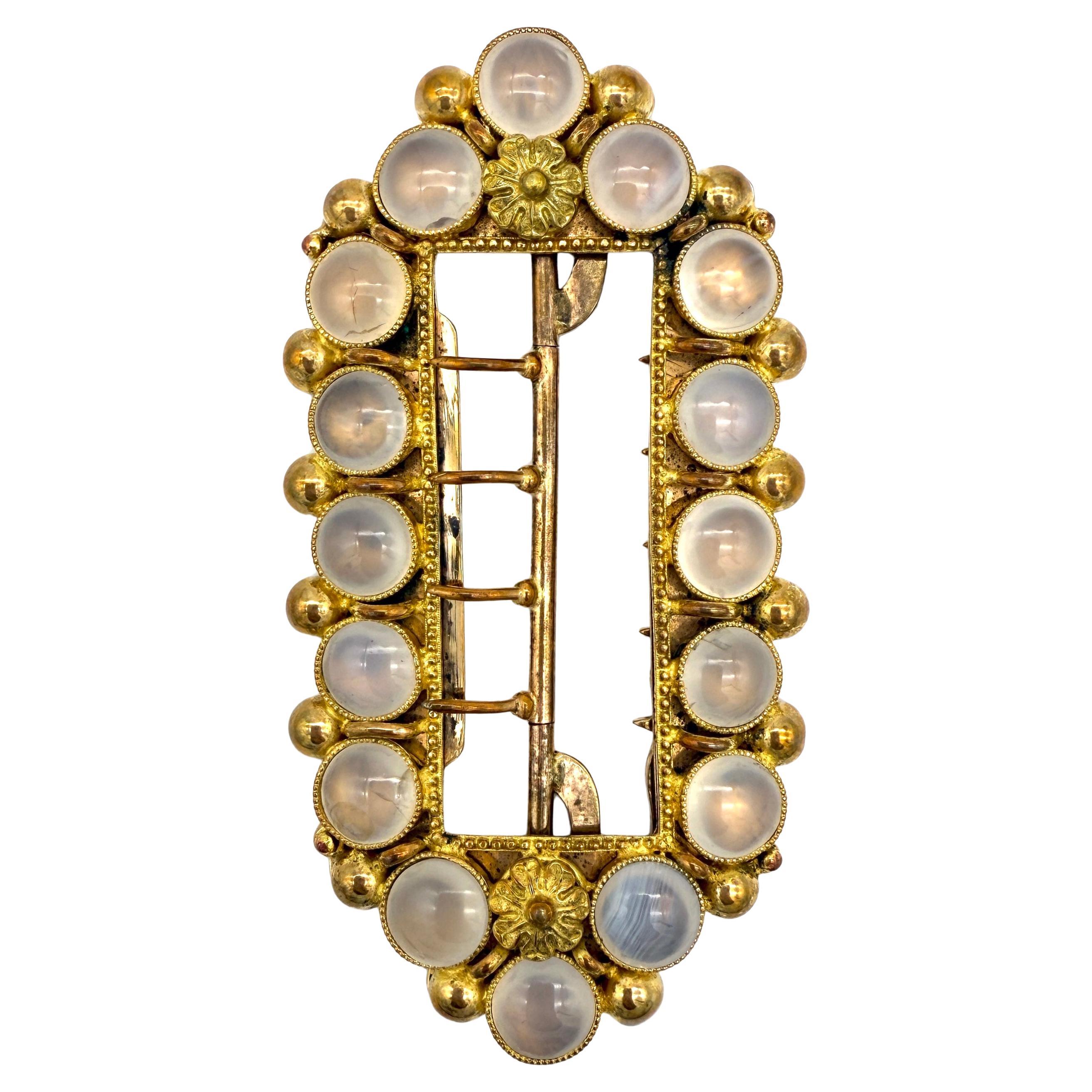 Boucle de ceinture ancienne 1835 Calcédoine Cabochon Métal doré en vente