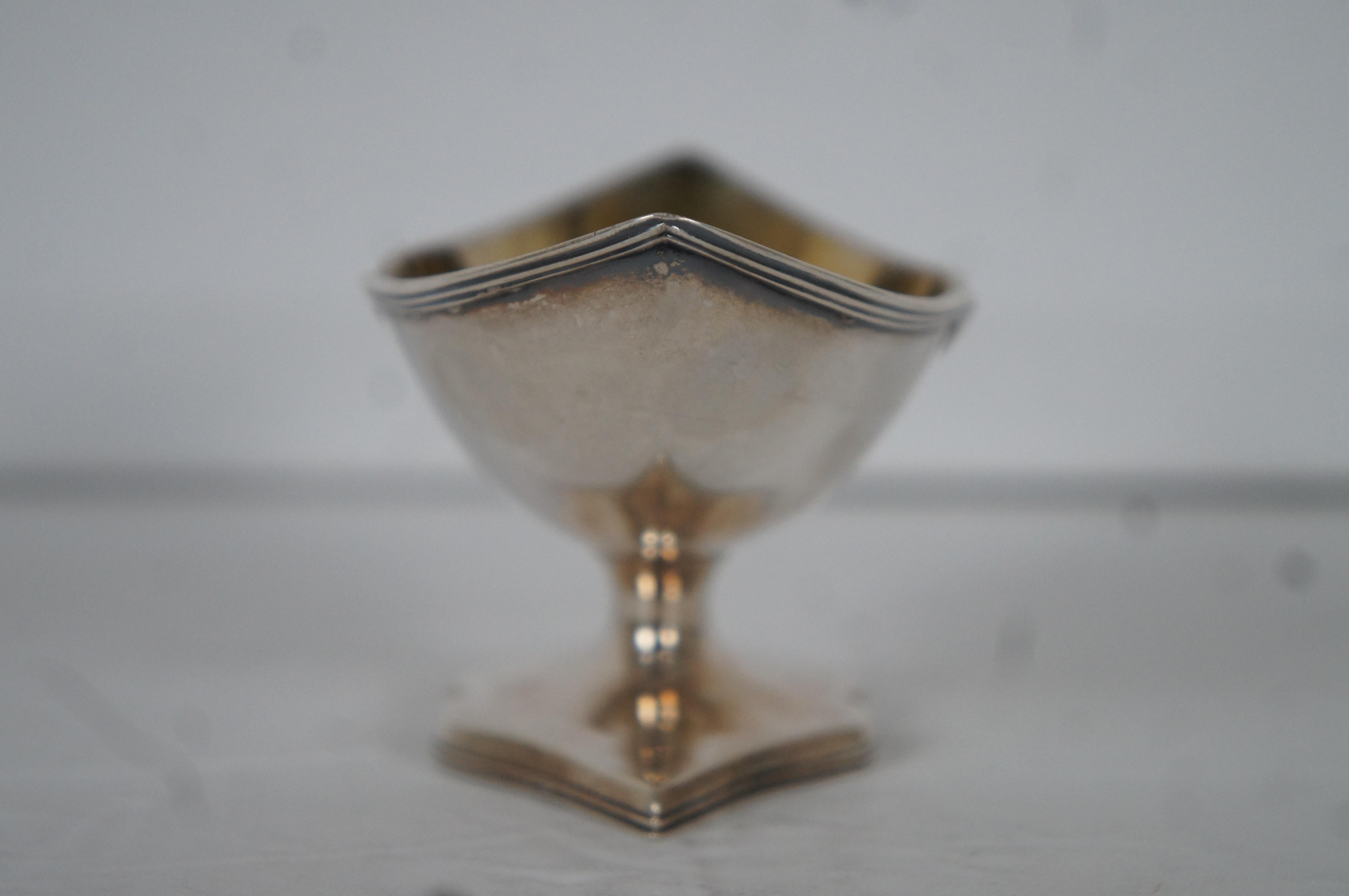 Antique 1835 Moses Brent Sterling Silver Whaletail Nut Dish Salt Cellar 90g In Good Condition For Sale In Dayton, OH