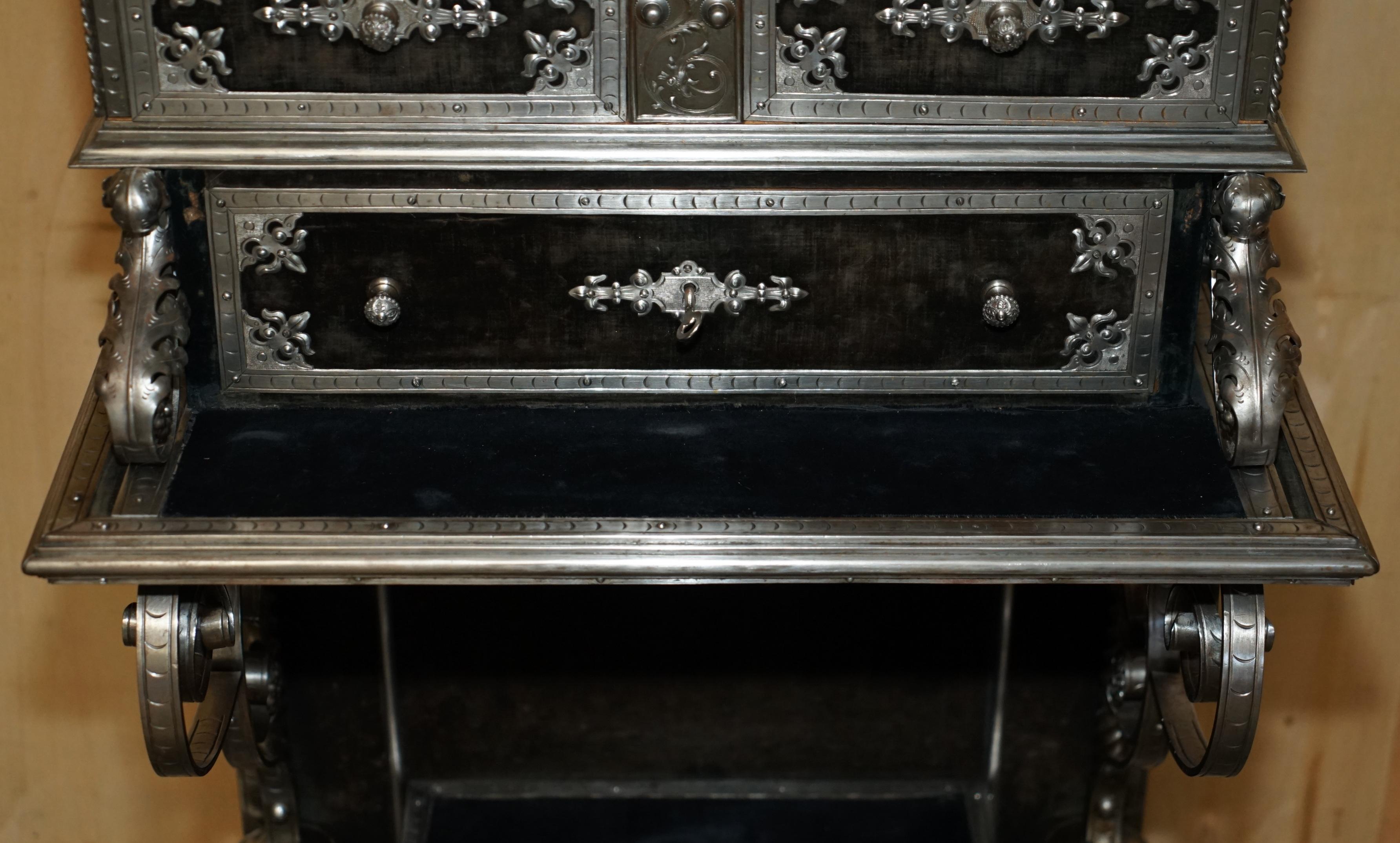 ANTIQUE 1840 METAL DENTAL CHIRURGIE CABINET WITH CROWN DETAILING & DRAWER LOCKs For Sale 2