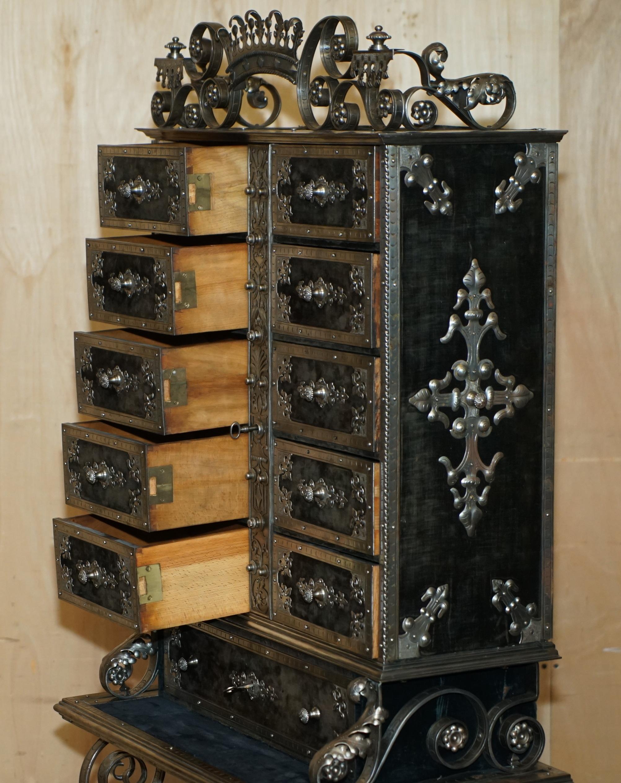 ANTIQUE 1840 METAL DENTAL CHIRURGIE CABINET WITH CROWN DETAILING & DRAWER LOCKs For Sale 12