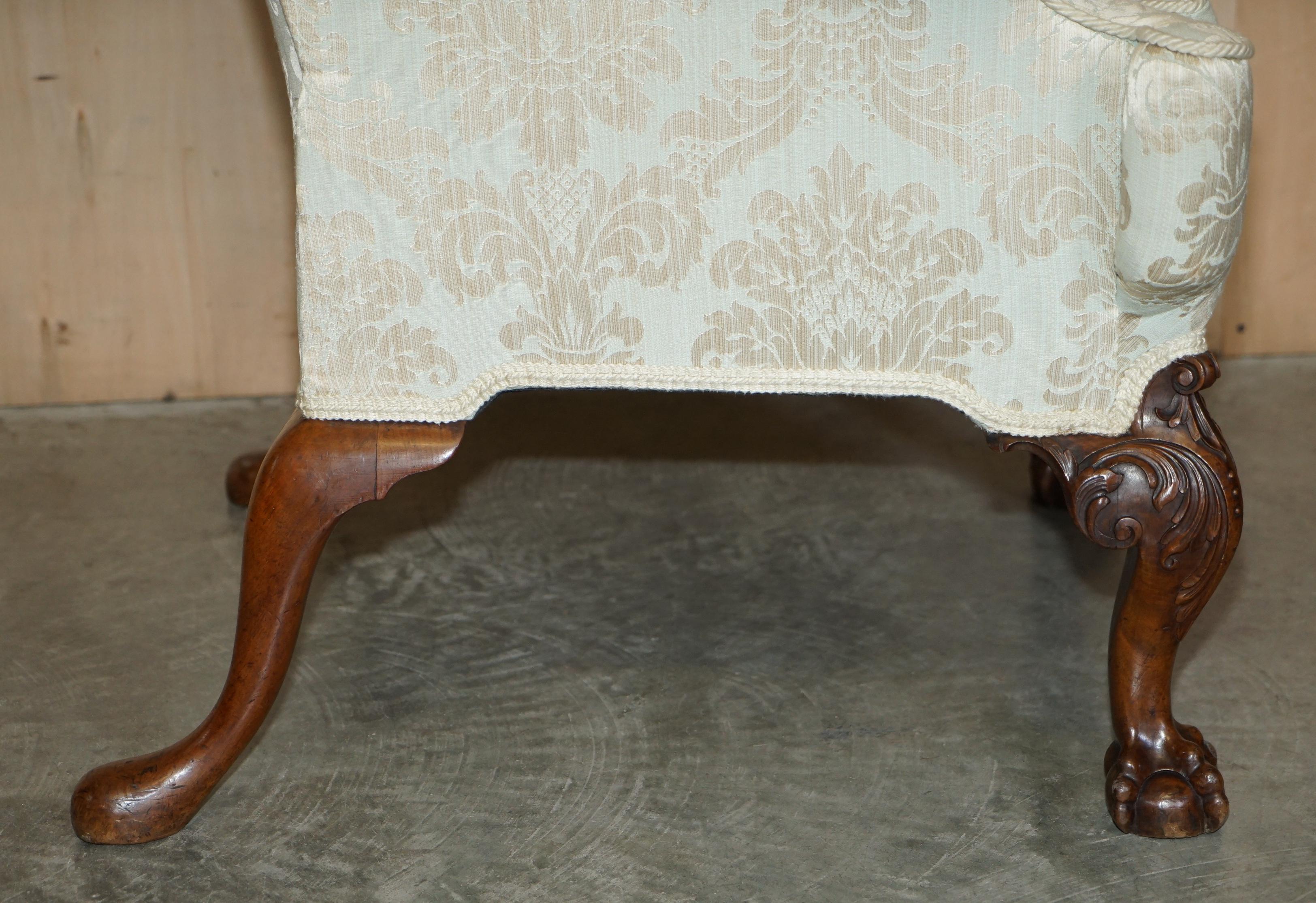 Antike 1840 Museum Qualität Claw & Ball geschnitzten Füßen Wingback sehr großen Sessel im Angebot 10