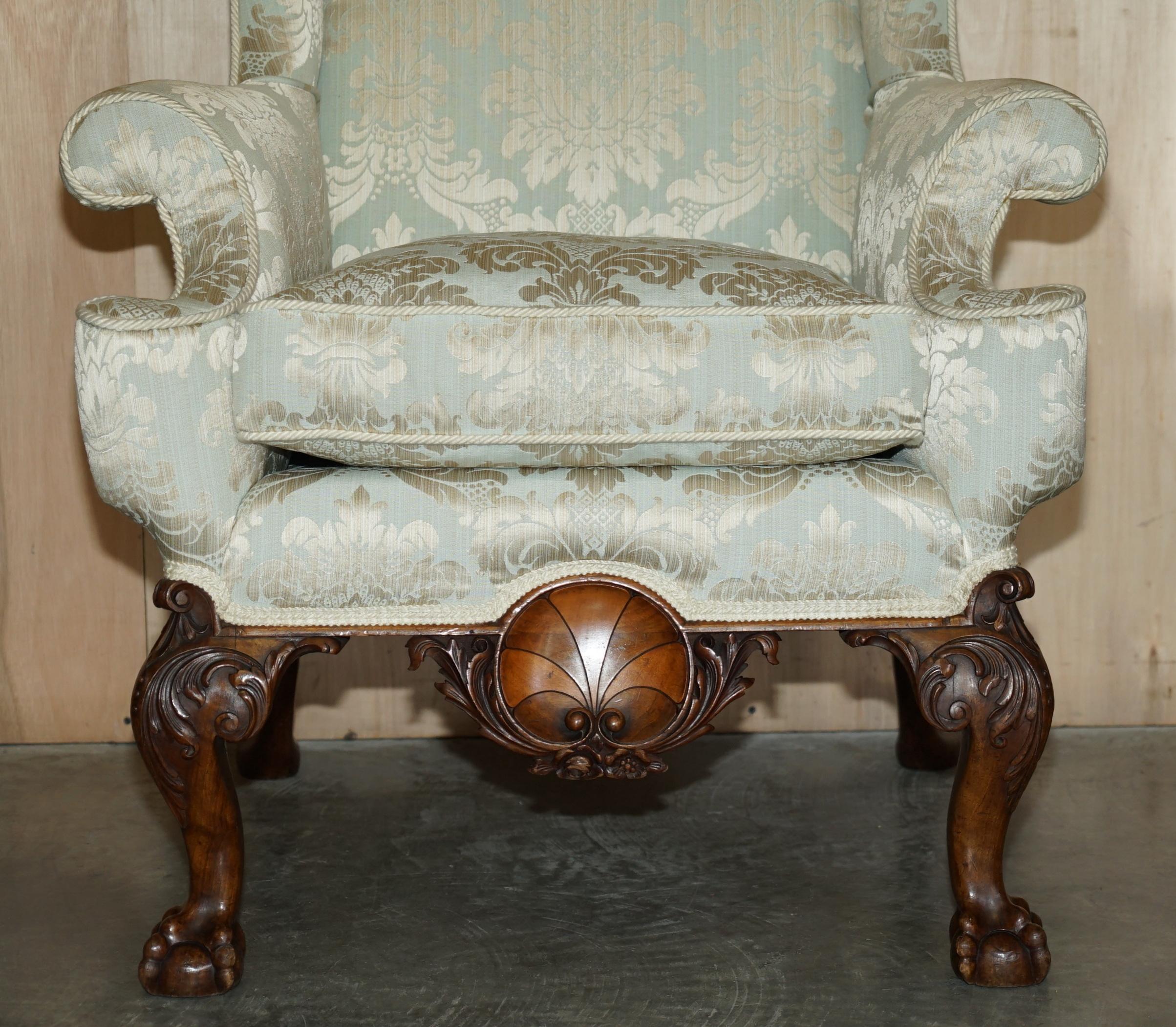 Antike 1840 Museum Qualität Claw & Ball geschnitzten Füßen Wingback sehr großen Sessel (Frühviktorianisch) im Angebot