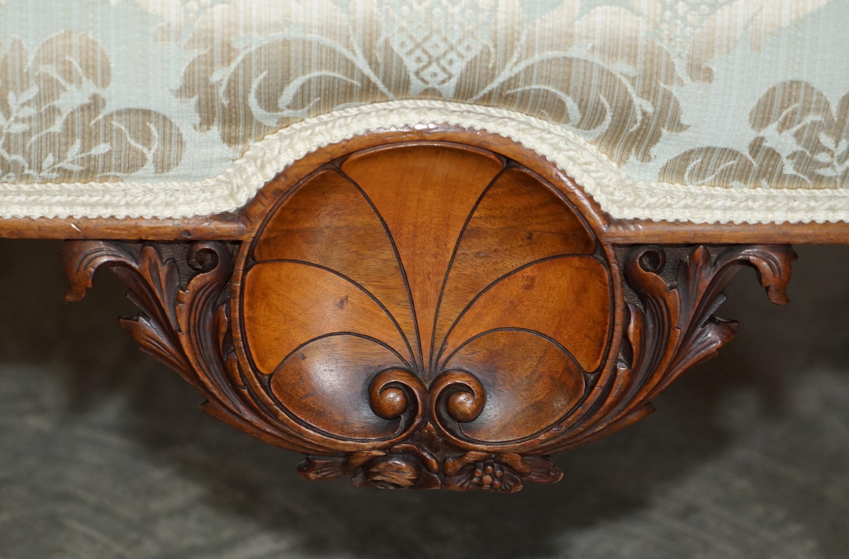 Antike 1840 Museum Qualität Claw & Ball geschnitzten Füßen Wingback sehr großen Sessel (Handgefertigt) im Angebot
