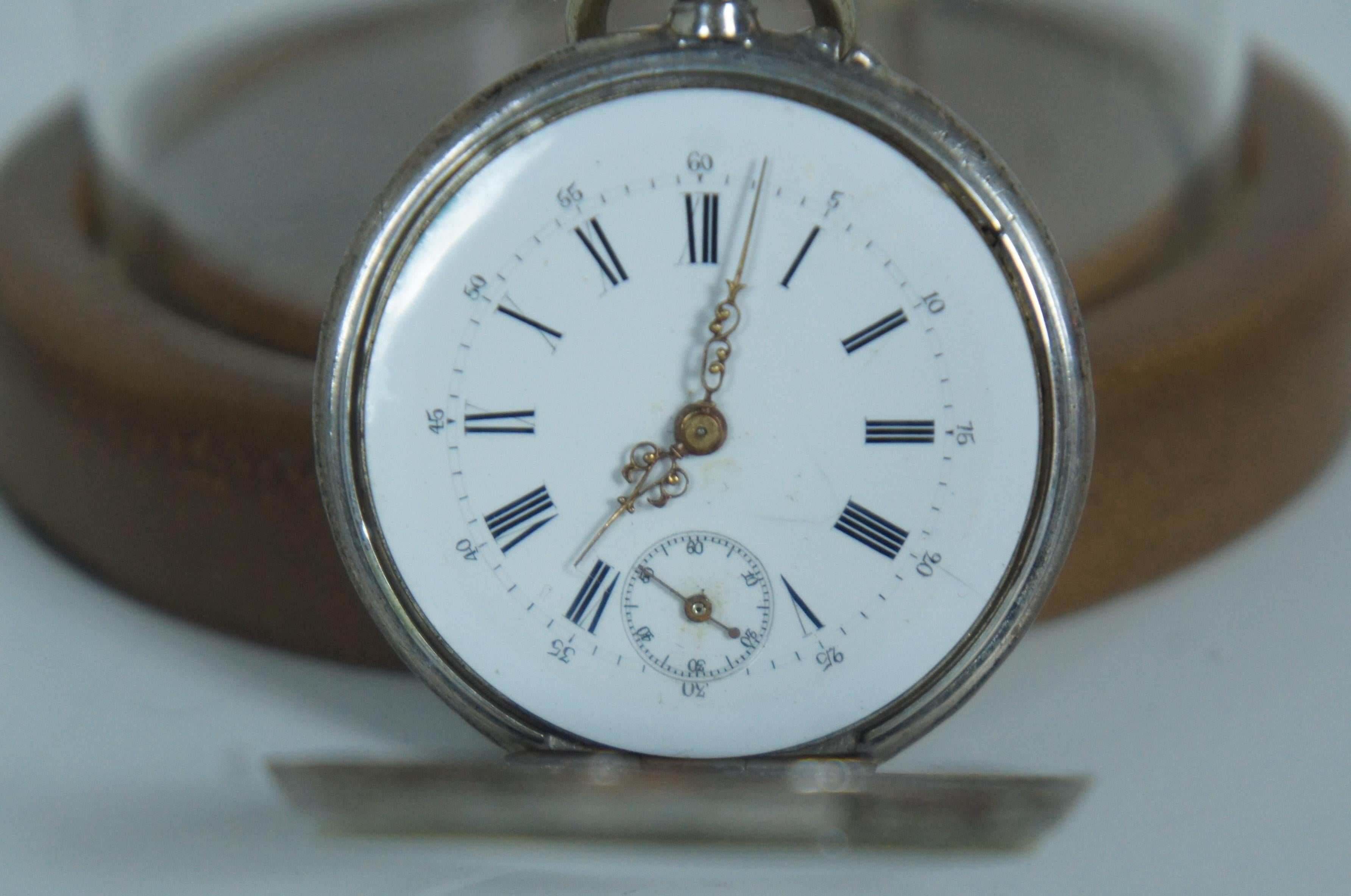 Laiton Antique 1850s Open Face Remontoir 800 Silver Pocket Watch 10 Rubis Glass Display en vente