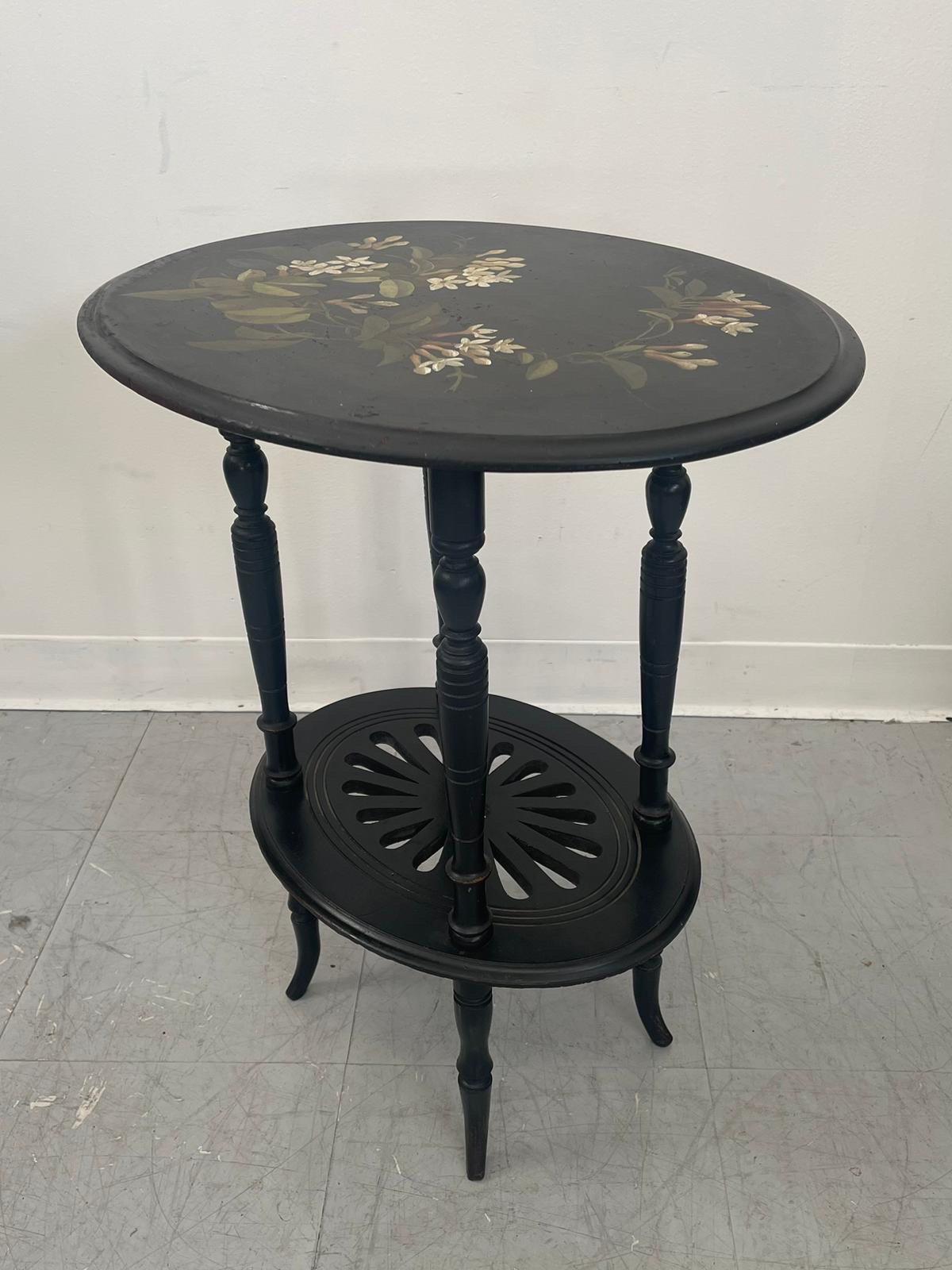 Antique 1850s Victorian Style Decorative Table Uk Import. In Good Condition For Sale In Seattle, WA