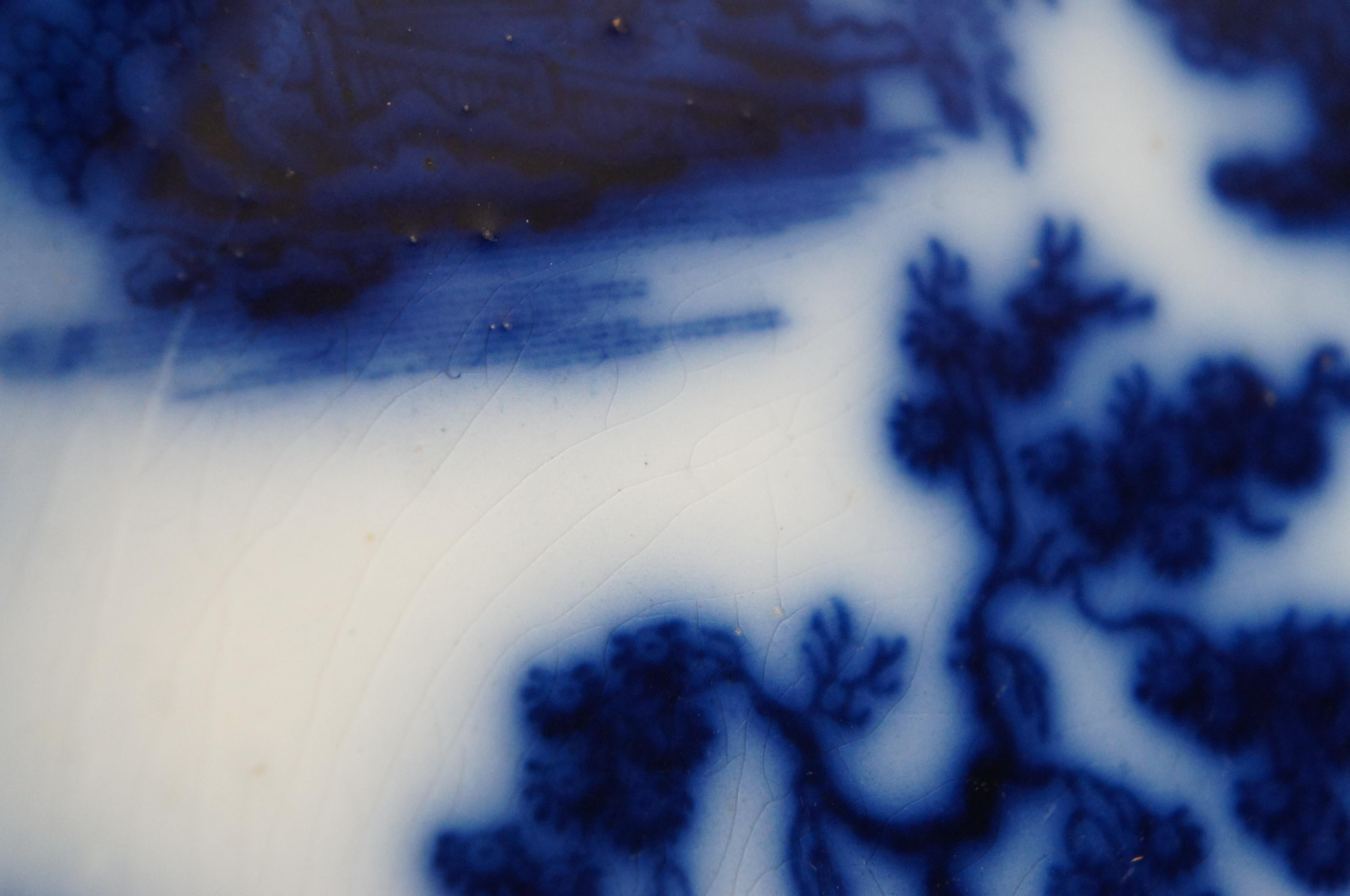 Antique 1850s Wedgwood Ironstone Chapoo Oriental Pagoda Flow Blue Plate Dish In Good Condition In Dayton, OH