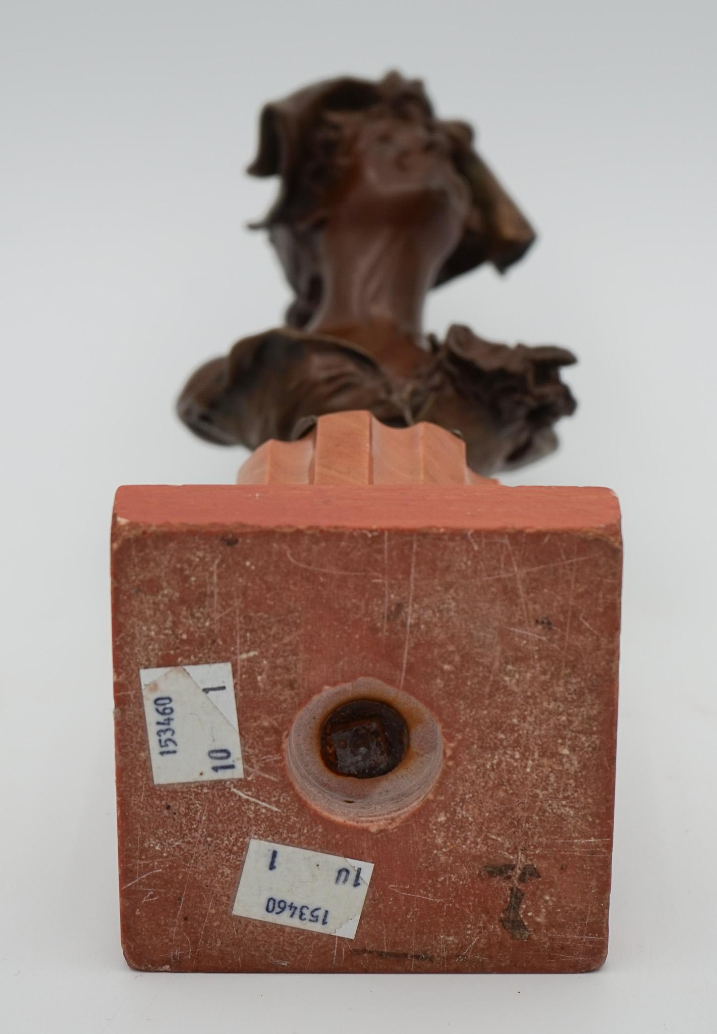 Antico 1856-1951 Georges Van der Straeten Busto in bronzo di donna olandese in vendita 8